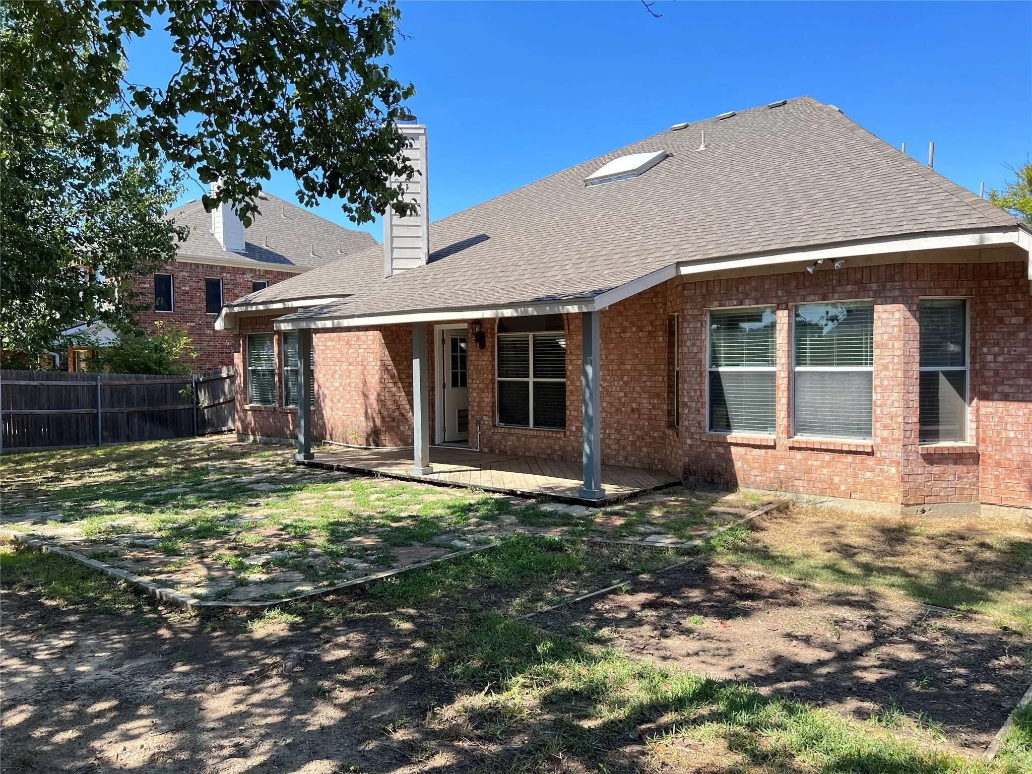 Single Family Residence For Rent in Dallas County , 429 N Waterford Oaks Drive, Cedar Hill, Texas 75104, 3 Bedroom, 2 Bathroom, 2 Garage spaces, 2,276 Sqft, built in 2002, mls#21377891, Real Estate Agent in Cedar Hill, Homes For Rent in Dallas county, Homes For Rent in Cedar Hill, Realtor in Cedar Hill Texas, Real Estate Brokerage Independent Realty Texas, Luminita Cordes Realtor