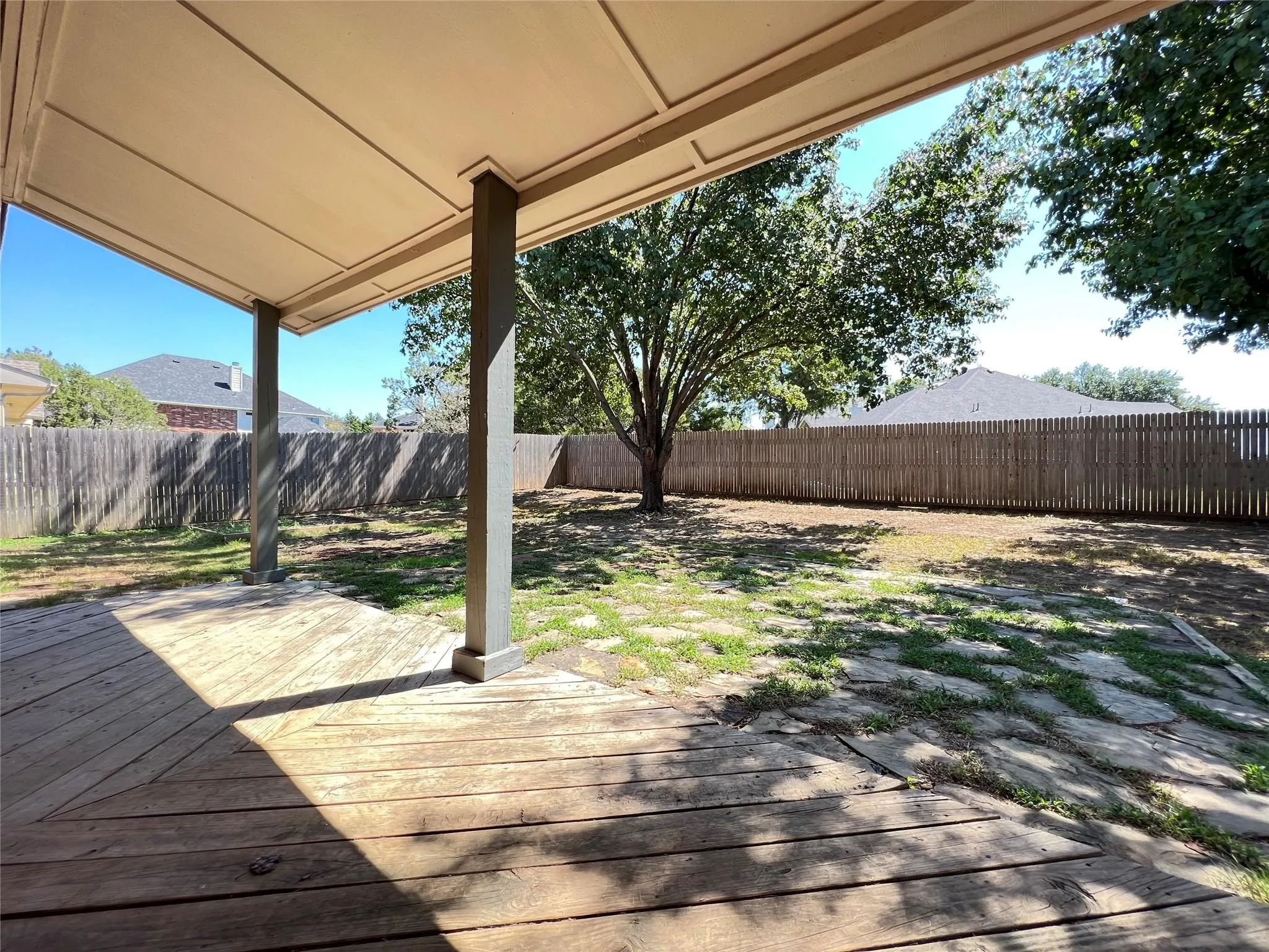 Single Family Residence For Rent in Dallas County , 429 N Waterford Oaks Drive, Cedar Hill, Texas 75104, 3 Bedroom, 2 Bathroom, 2 Garage spaces, 2,276 Sqft, built in 2002, mls#21377891, Real Estate Agent in Cedar Hill, Homes For Rent in Dallas county, Homes For Rent in Cedar Hill, Realtor in Cedar Hill Texas, Real Estate Brokerage Independent Realty Texas, Luminita Cordes Realtor