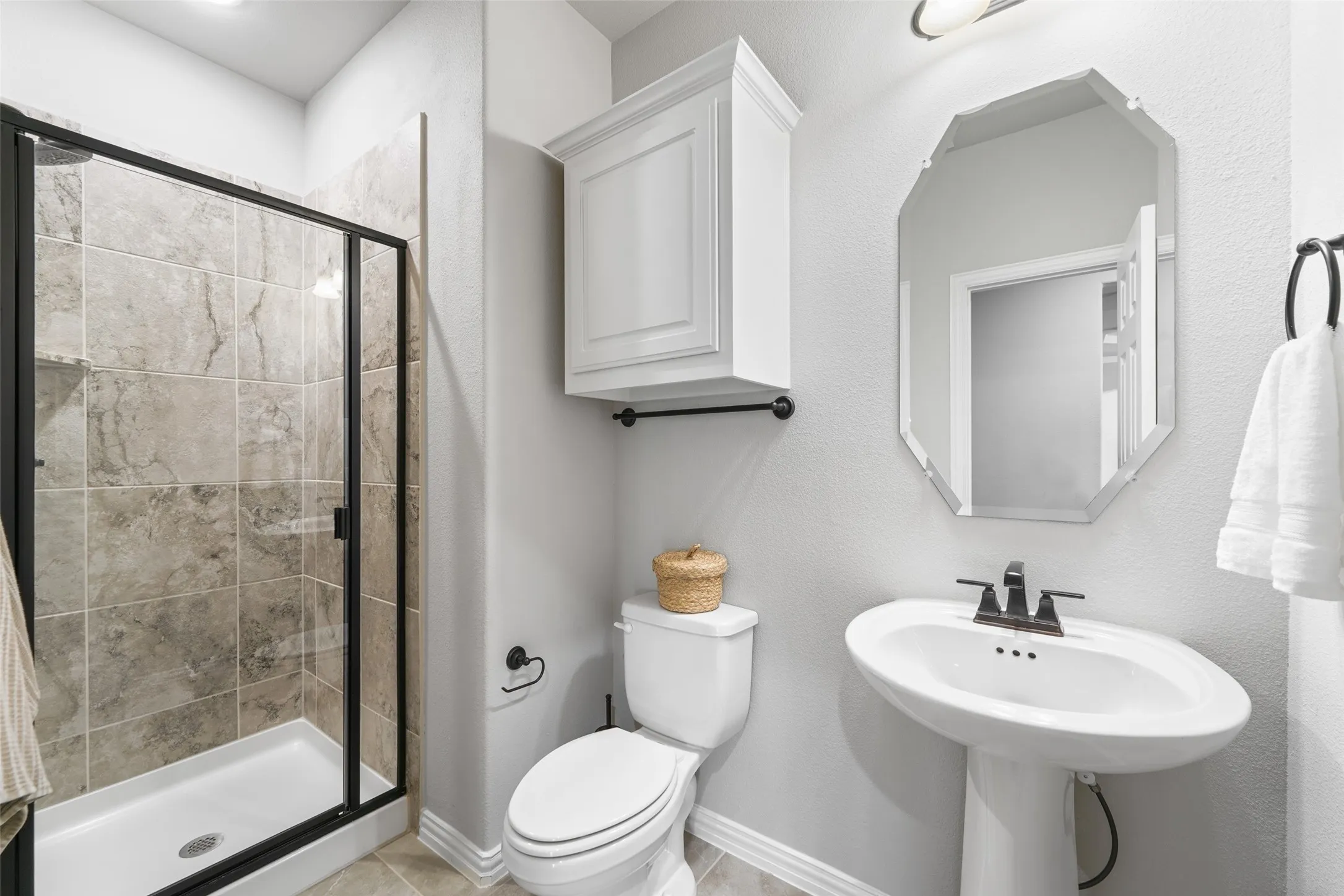 Single Family Residence For Rent in Collin County , 701 Featherstone Lane, Prosper, Texas 75078, 6 Bedroom, 4 Bathroom, 4 Garage spaces, 4,950 Sqft, built in 2020, mls#21366283, Real Estate Agent in Prosper, Homes For Rent in Collin county, Homes For Rent in Prosper, Realtor in Prosper Texas, Real Estate Brokerage Independent Realty Texas, Luminita Cordes Realtor