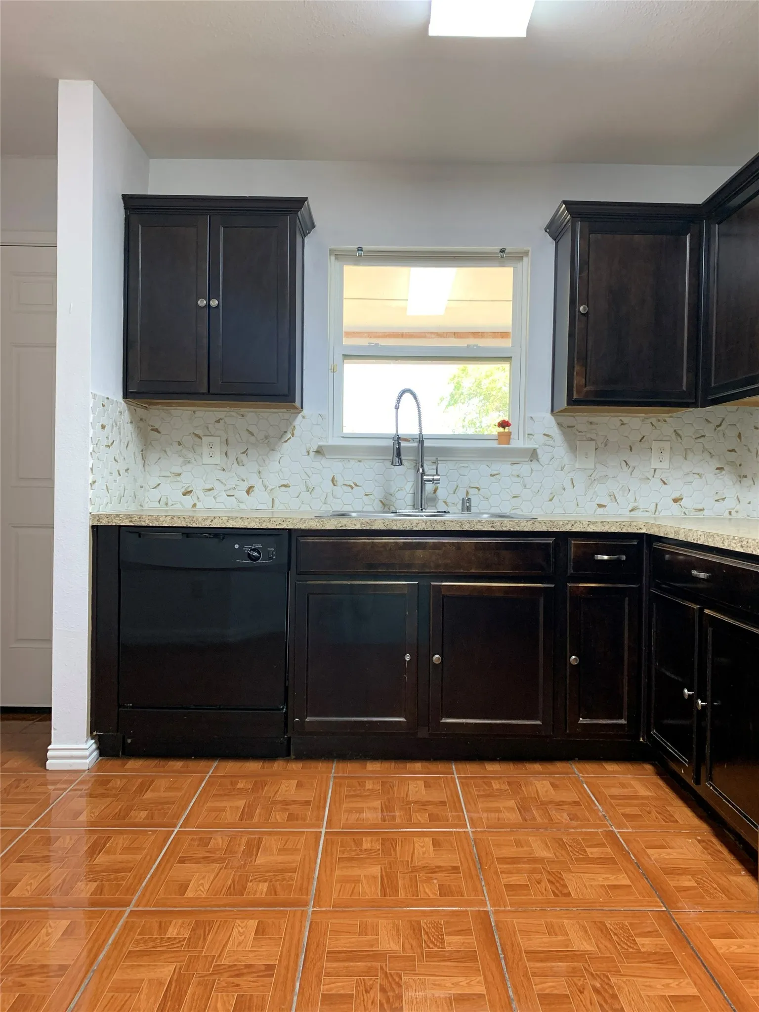Single Family Residence For Sale in Dallas County , 3541 Toronto Street, Dallas, Texas 75212, 4 Bedroom, 2 Bathroom, 1 Garage spaces, 1,312 Sqft, built in 2016, mls#21377650, Real Estate Agent in Dallas, Homes For Sale in Dallas county, Homes For Sale in Dallas, Realtor in Dallas Texas, Real Estate Brokerage Independent Realty Texas, Luminita Cordes Realtor