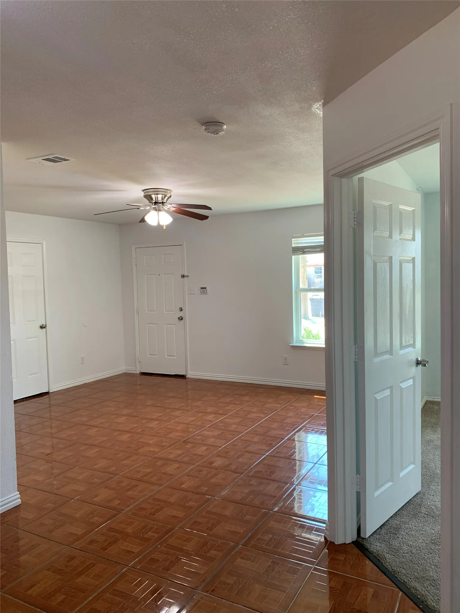 Single Family Residence For Sale in Dallas County , 3541 Toronto Street, Dallas, Texas 75212, 4 Bedroom, 2 Bathroom, 1 Garage spaces, 1,312 Sqft, built in 2016, mls#21377650, Real Estate Agent in Dallas, Homes For Sale in Dallas county, Homes For Sale in Dallas, Realtor in Dallas Texas, Real Estate Brokerage Independent Realty Texas, Luminita Cordes Realtor