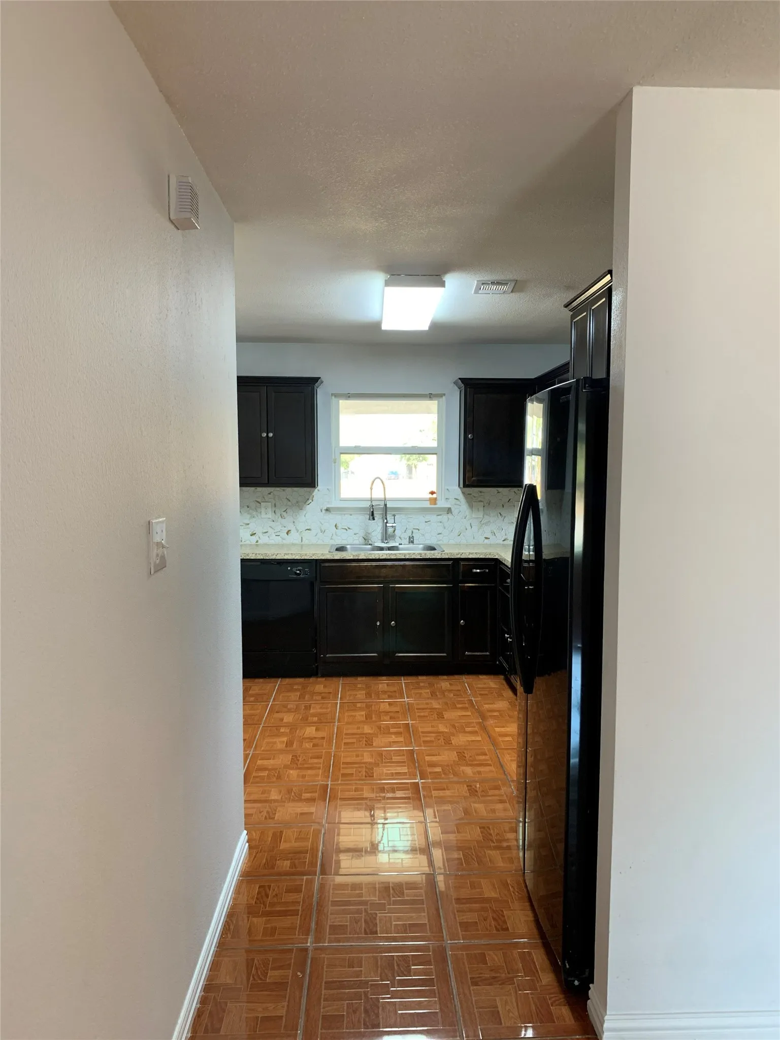 Single Family Residence For Sale in Dallas County , 3541 Toronto Street, Dallas, Texas 75212, 4 Bedroom, 2 Bathroom, 1 Garage spaces, 1,312 Sqft, built in 2016, mls#21377650, Real Estate Agent in Dallas, Homes For Sale in Dallas county, Homes For Sale in Dallas, Realtor in Dallas Texas, Real Estate Brokerage Independent Realty Texas, Luminita Cordes Realtor