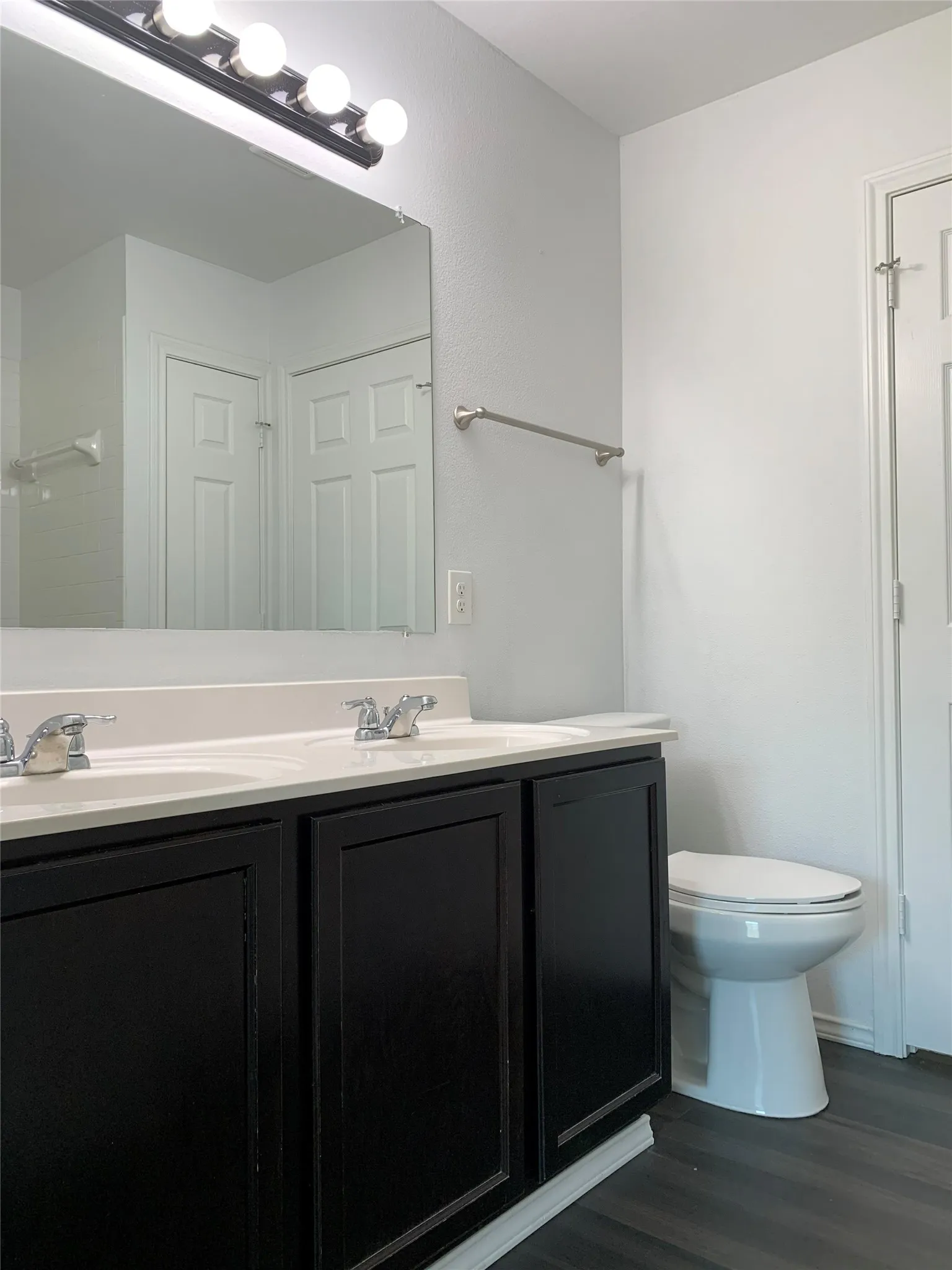 Single Family Residence For Sale in Dallas County , 3541 Toronto Street, Dallas, Texas 75212, 4 Bedroom, 2 Bathroom, 1 Garage spaces, 1,312 Sqft, built in 2016, mls#21377650, Real Estate Agent in Dallas, Homes For Sale in Dallas county, Homes For Sale in Dallas, Realtor in Dallas Texas, Real Estate Brokerage Independent Realty Texas, Luminita Cordes Realtor
