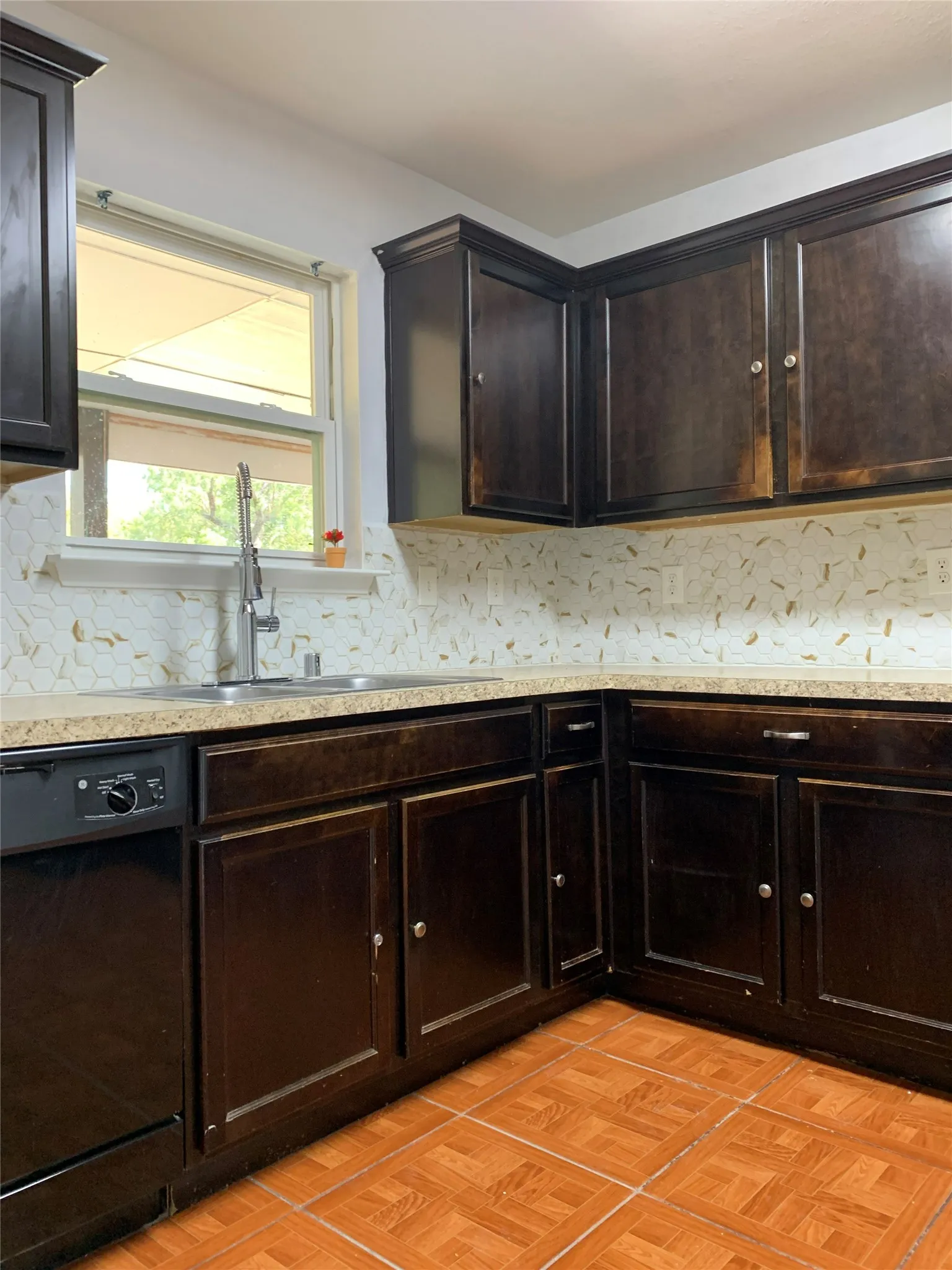 Single Family Residence For Sale in Dallas County , 3541 Toronto Street, Dallas, Texas 75212, 4 Bedroom, 2 Bathroom, 1 Garage spaces, 1,312 Sqft, built in 2016, mls#21377650, Real Estate Agent in Dallas, Homes For Sale in Dallas county, Homes For Sale in Dallas, Realtor in Dallas Texas, Real Estate Brokerage Independent Realty Texas, Luminita Cordes Realtor