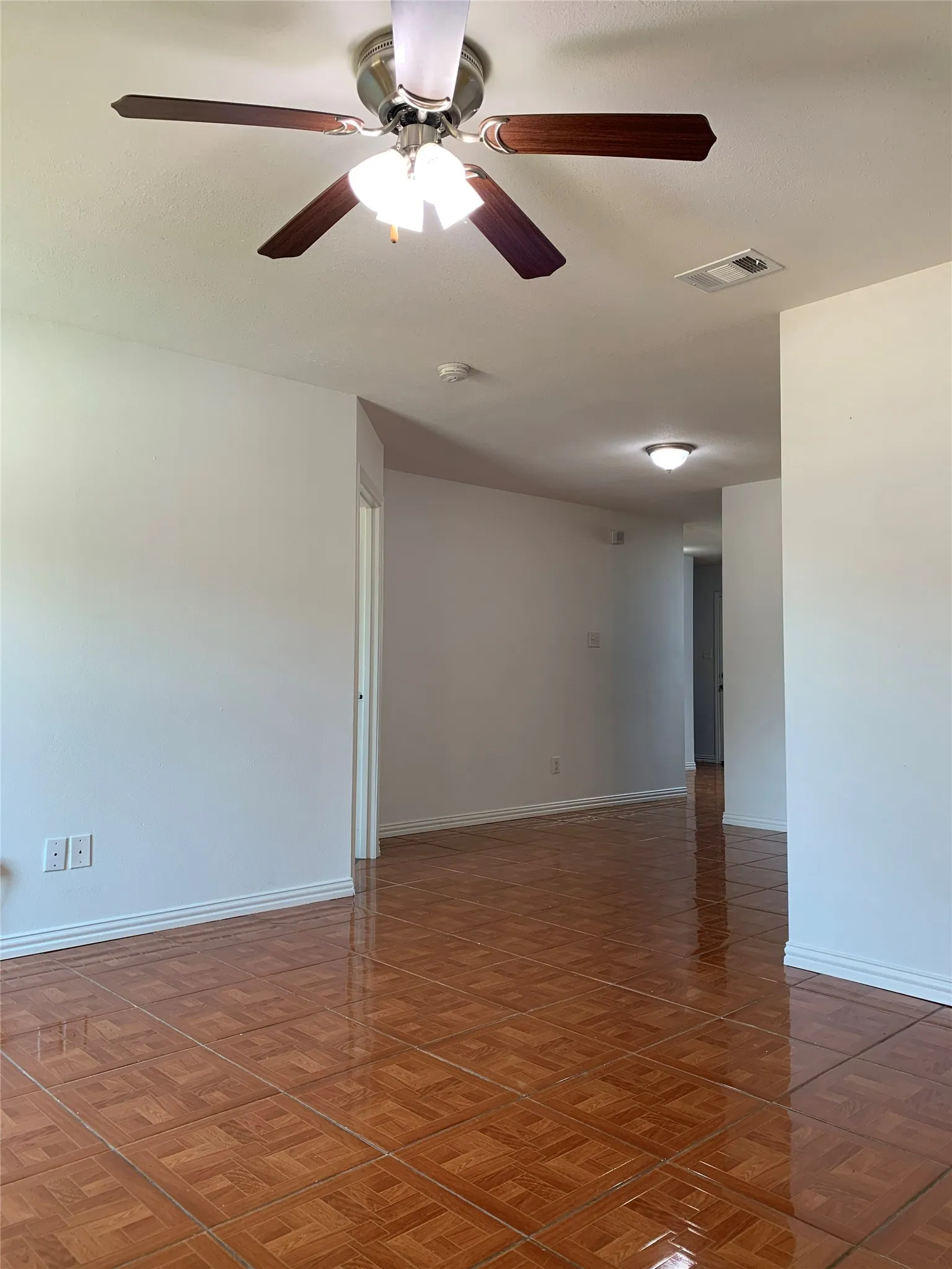 Single Family Residence For Sale in Dallas County , 3541 Toronto Street, Dallas, Texas 75212, 4 Bedroom, 2 Bathroom, 1 Garage spaces, 1,312 Sqft, built in 2016, mls#21377650, Real Estate Agent in Dallas, Homes For Sale in Dallas county, Homes For Sale in Dallas, Realtor in Dallas Texas, Real Estate Brokerage Independent Realty Texas, Luminita Cordes Realtor