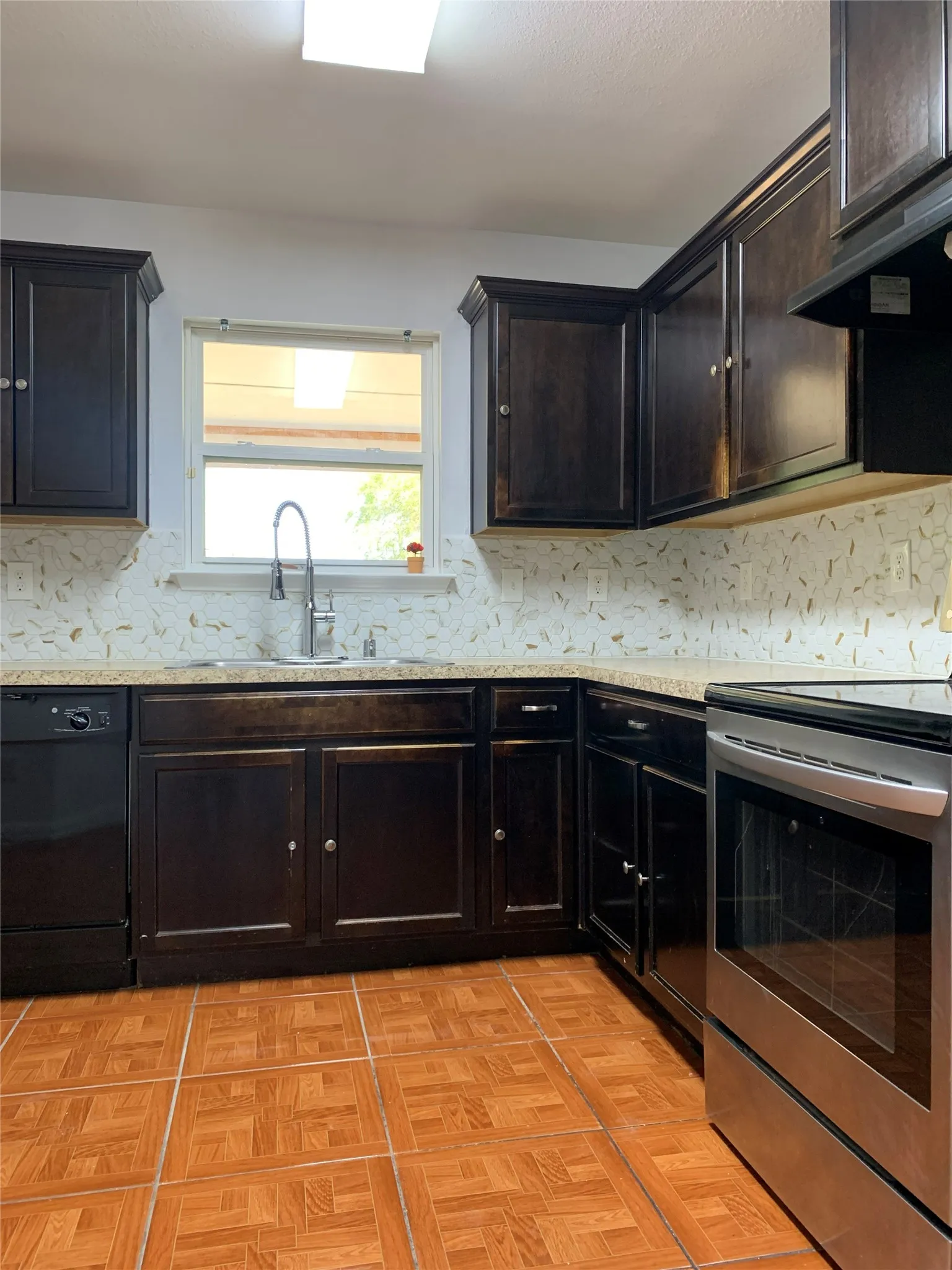 Single Family Residence For Sale in Dallas County , 3541 Toronto Street, Dallas, Texas 75212, 4 Bedroom, 2 Bathroom, 1 Garage spaces, 1,312 Sqft, built in 2016, mls#21377650, Real Estate Agent in Dallas, Homes For Sale in Dallas county, Homes For Sale in Dallas, Realtor in Dallas Texas, Real Estate Brokerage Independent Realty Texas, Luminita Cordes Realtor
