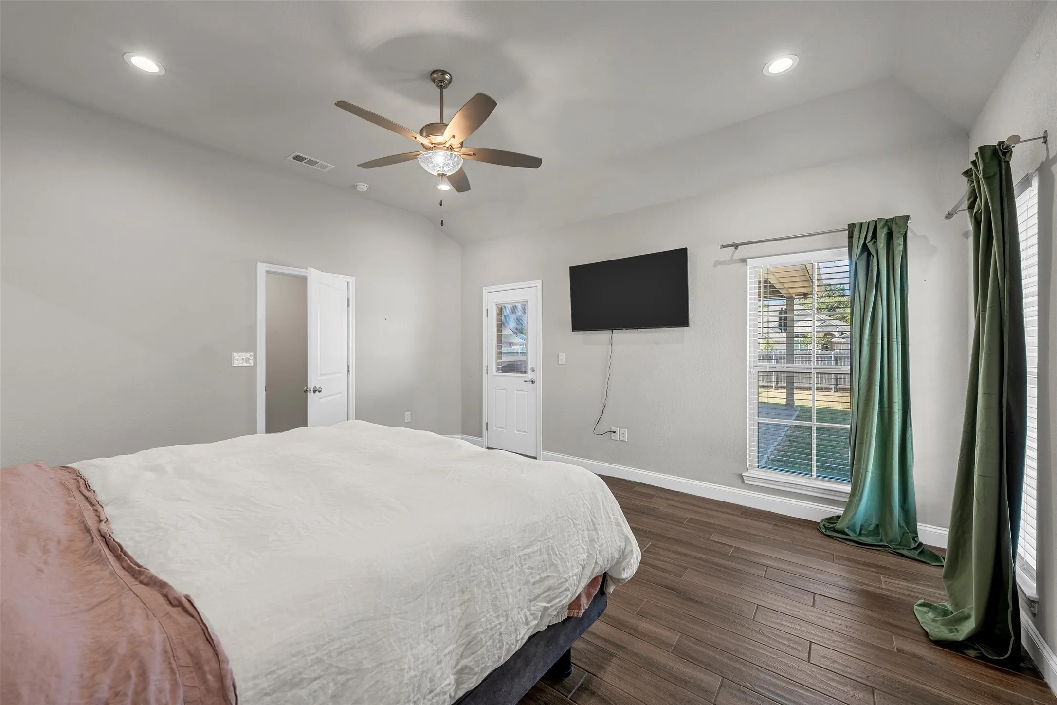 Single Family Residence For Sale in Mc Lennan County , 800 Gallant Fox Road, Hewitt, Texas 76643, 4 Bedroom, 3 Bathroom, 2 Garage spaces, 2,197 Sqft, built in 2020, mls#21377809, Real Estate Agent in Hewitt, Homes For Sale in Mc Lennan county, Homes For Sale in Hewitt, Realtor in Hewitt Texas, Real Estate Brokerage Independent Realty Texas, Luminita Cordes Realtor