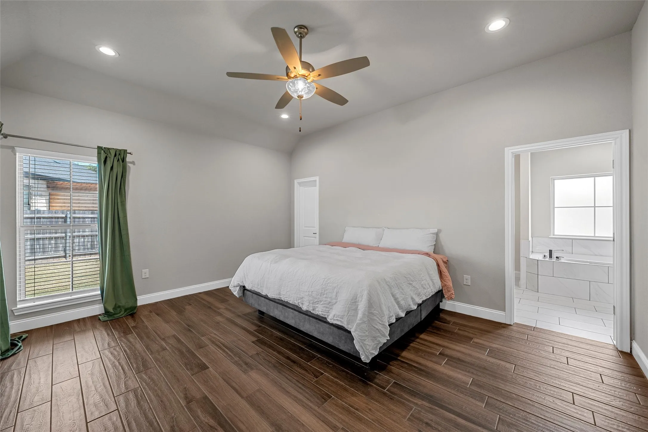Single Family Residence For Sale in Mc Lennan County , 800 Gallant Fox Road, Hewitt, Texas 76643, 4 Bedroom, 3 Bathroom, 2 Garage spaces, 2,197 Sqft, built in 2020, mls#21377809, Real Estate Agent in Hewitt, Homes For Sale in Mc Lennan county, Homes For Sale in Hewitt, Realtor in Hewitt Texas, Real Estate Brokerage Independent Realty Texas, Luminita Cordes Realtor