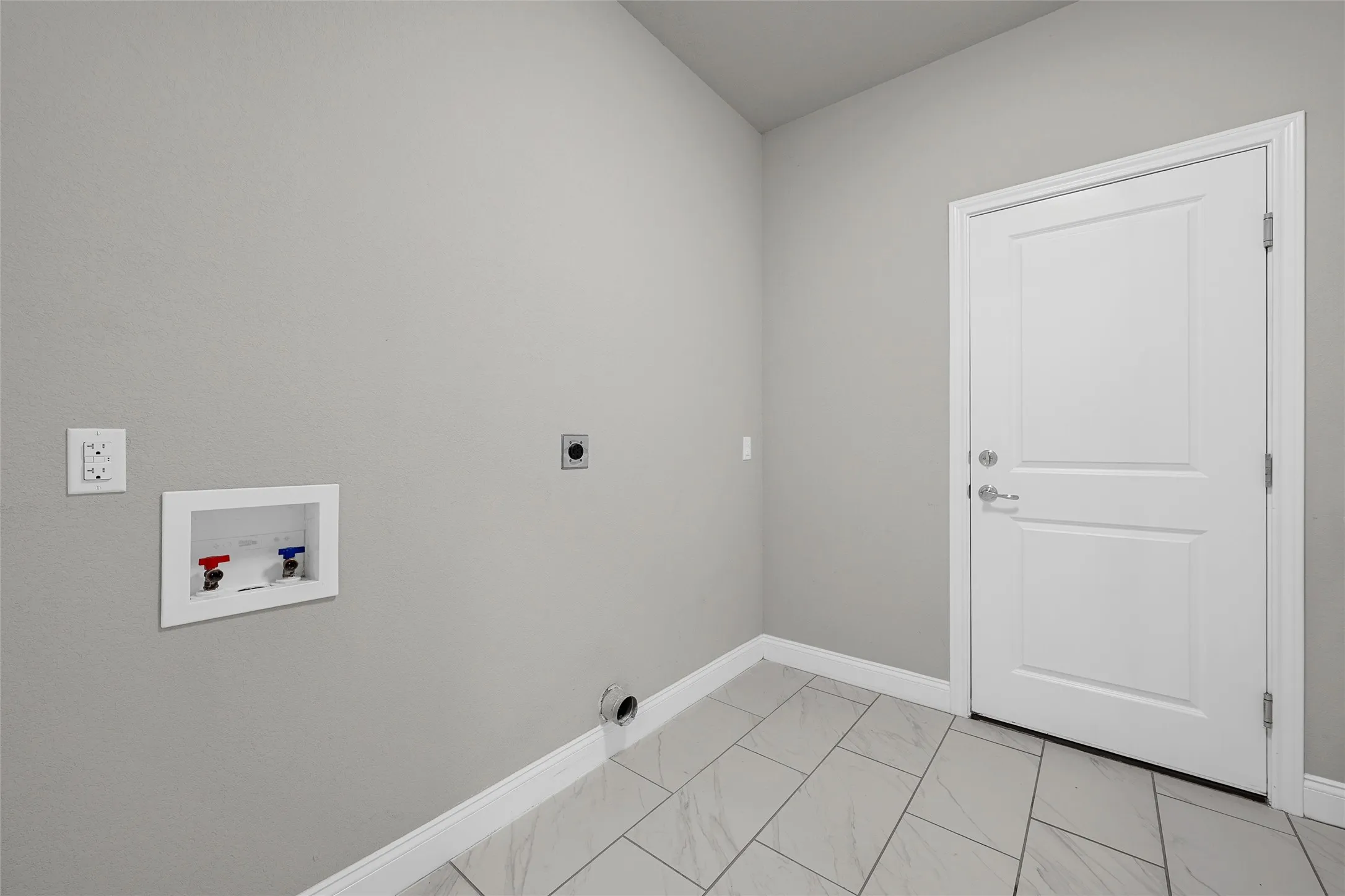 Single Family Residence For Sale in Mc Lennan County , 800 Gallant Fox Road, Hewitt, Texas 76643, 4 Bedroom, 3 Bathroom, 2 Garage spaces, 2,197 Sqft, built in 2020, mls#21377809, Real Estate Agent in Hewitt, Homes For Sale in Mc Lennan county, Homes For Sale in Hewitt, Realtor in Hewitt Texas, Real Estate Brokerage Independent Realty Texas, Luminita Cordes Realtor
