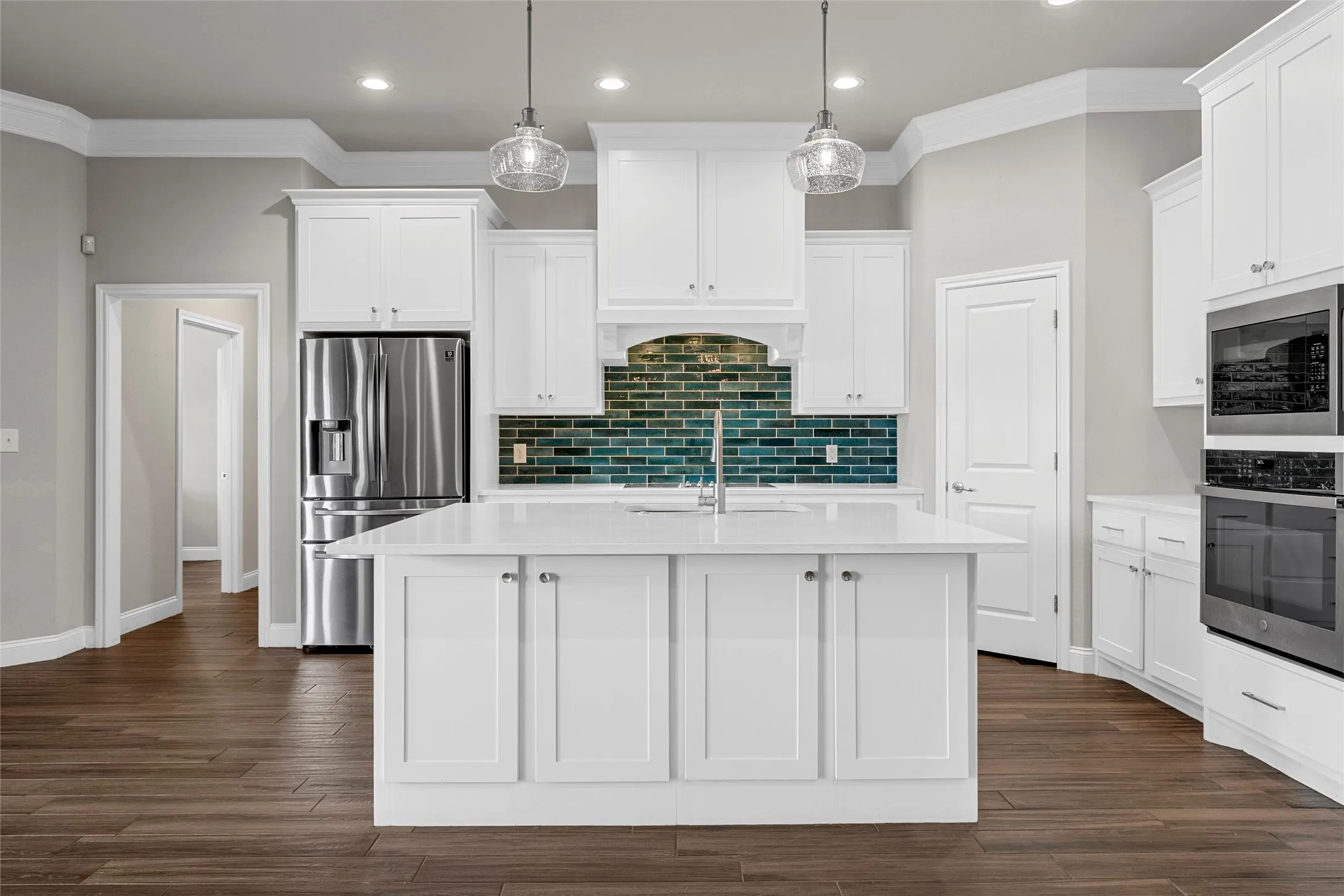 Single Family Residence For Sale in Mc Lennan County , 800 Gallant Fox Road, Hewitt, Texas 76643, 4 Bedroom, 3 Bathroom, 2 Garage spaces, 2,197 Sqft, built in 2020, mls#21377809, Real Estate Agent in Hewitt, Homes For Sale in Mc Lennan county, Homes For Sale in Hewitt, Realtor in Hewitt Texas, Real Estate Brokerage Independent Realty Texas, Luminita Cordes Realtor