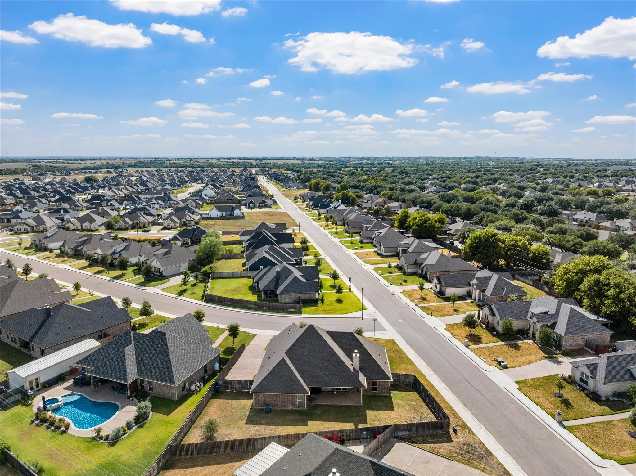 Single Family Residence For Sale in Mc Lennan County , 800 Gallant Fox Road, Hewitt, Texas 76643, 4 Bedroom, 3 Bathroom, 2 Garage spaces, 2,197 Sqft, built in 2020, mls#21377809, Real Estate Agent in Hewitt, Homes For Sale in Mc Lennan county, Homes For Sale in Hewitt, Realtor in Hewitt Texas, Real Estate Brokerage Independent Realty Texas, Luminita Cordes Realtor