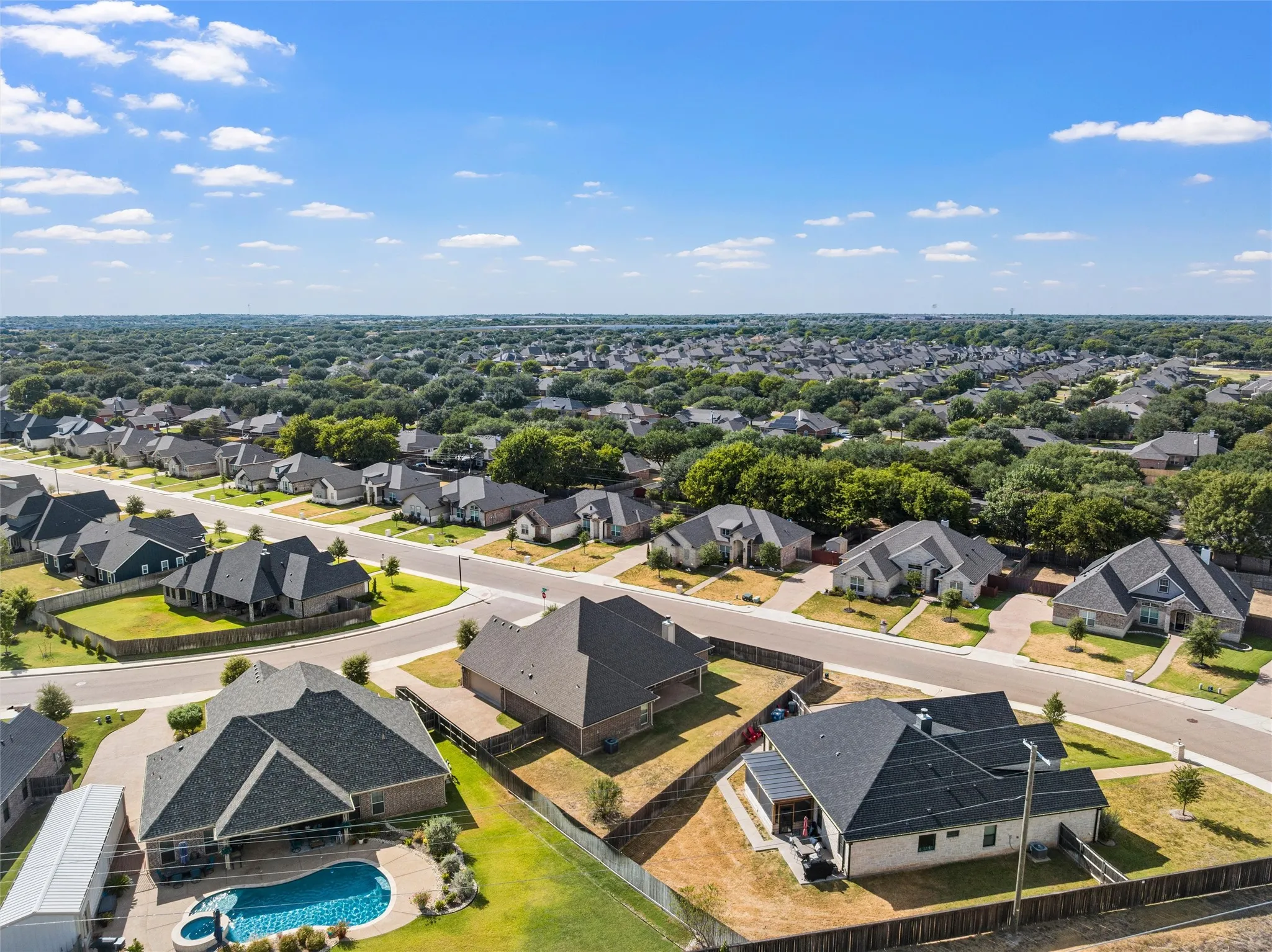 Single Family Residence For Sale in Mc Lennan County , 800 Gallant Fox Road, Hewitt, Texas 76643, 4 Bedroom, 3 Bathroom, 2 Garage spaces, 2,197 Sqft, built in 2020, mls#21377809, Real Estate Agent in Hewitt, Homes For Sale in Mc Lennan county, Homes For Sale in Hewitt, Realtor in Hewitt Texas, Real Estate Brokerage Independent Realty Texas, Luminita Cordes Realtor