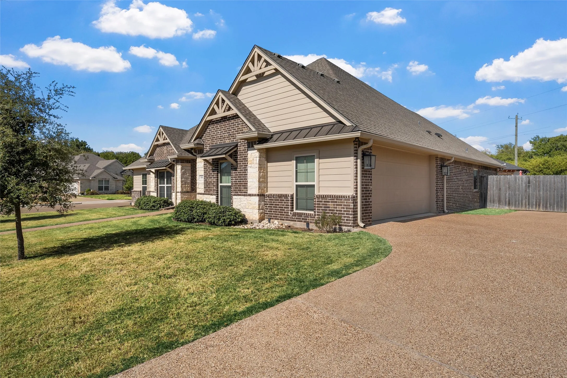 Single Family Residence For Sale in Mc Lennan County , 800 Gallant Fox Road, Hewitt, Texas 76643, 4 Bedroom, 3 Bathroom, 2 Garage spaces, 2,197 Sqft, built in 2020, mls#21377809, Real Estate Agent in Hewitt, Homes For Sale in Mc Lennan county, Homes For Sale in Hewitt, Realtor in Hewitt Texas, Real Estate Brokerage Independent Realty Texas, Luminita Cordes Realtor