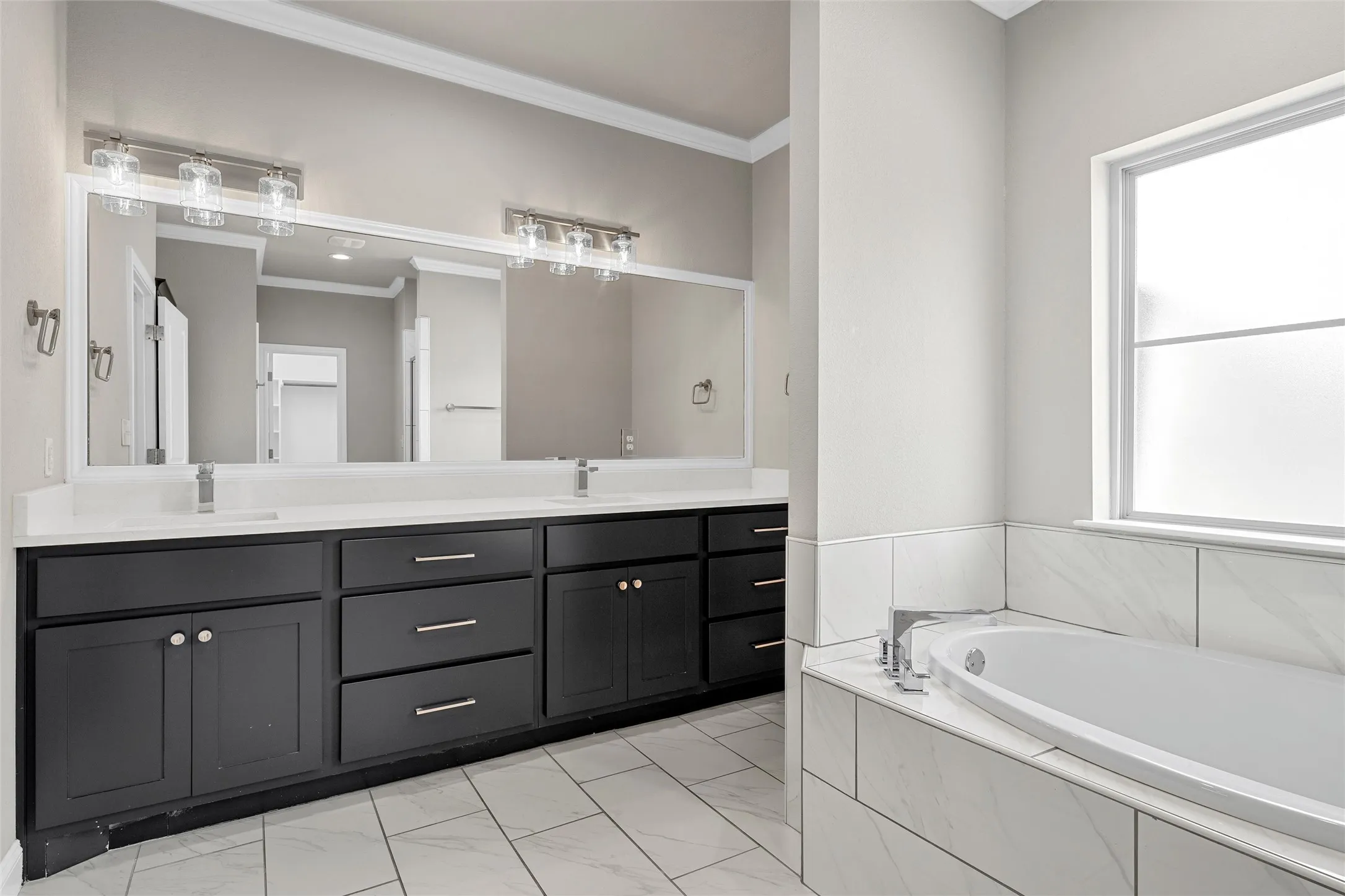 Single Family Residence For Sale in Mc Lennan County , 800 Gallant Fox Road, Hewitt, Texas 76643, 4 Bedroom, 3 Bathroom, 2 Garage spaces, 2,197 Sqft, built in 2020, mls#21377809, Real Estate Agent in Hewitt, Homes For Sale in Mc Lennan county, Homes For Sale in Hewitt, Realtor in Hewitt Texas, Real Estate Brokerage Independent Realty Texas, Luminita Cordes Realtor
