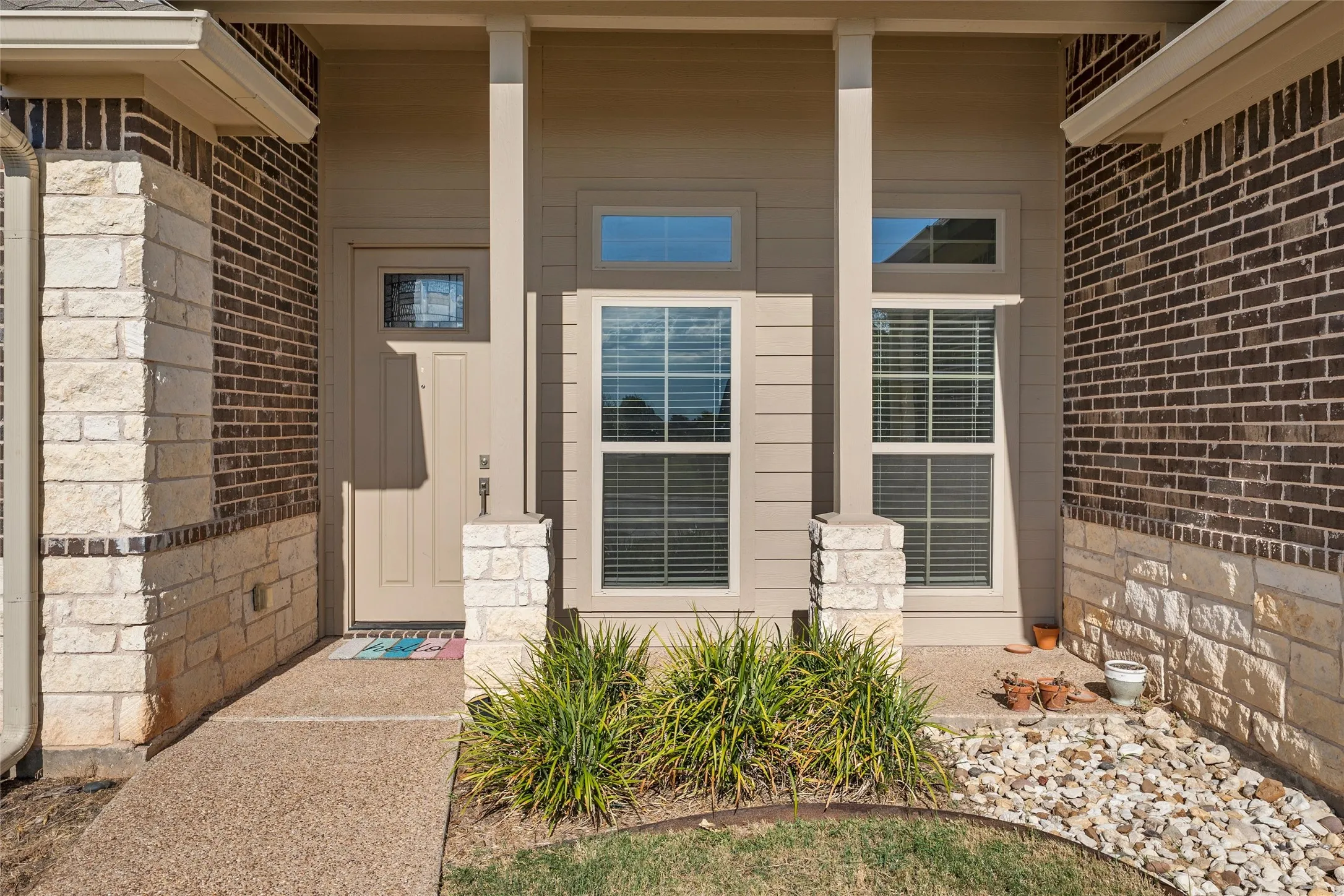 Single Family Residence For Sale in Mc Lennan County , 800 Gallant Fox Road, Hewitt, Texas 76643, 4 Bedroom, 3 Bathroom, 2 Garage spaces, 2,197 Sqft, built in 2020, mls#21377809, Real Estate Agent in Hewitt, Homes For Sale in Mc Lennan county, Homes For Sale in Hewitt, Realtor in Hewitt Texas, Real Estate Brokerage Independent Realty Texas, Luminita Cordes Realtor