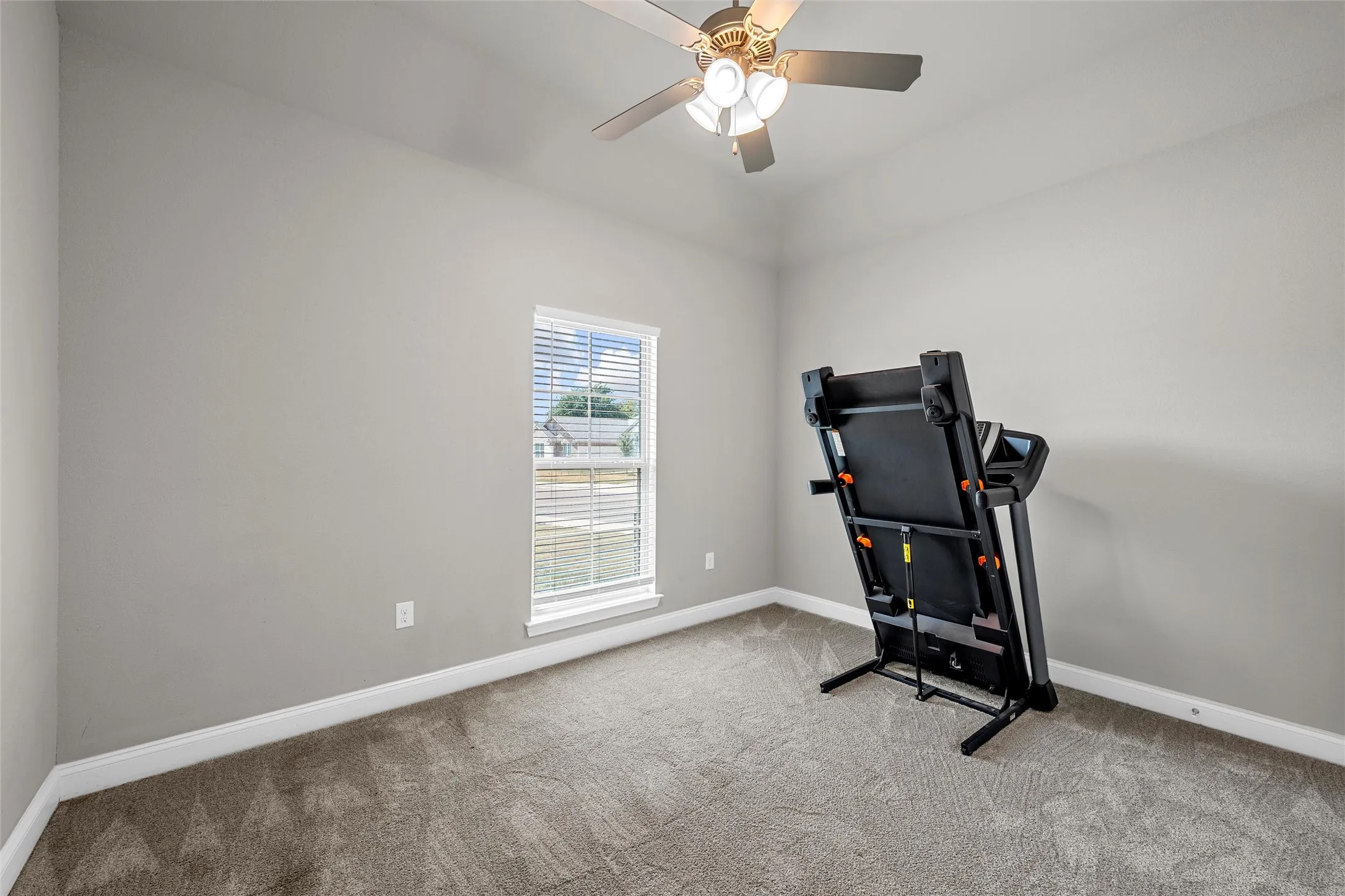 Single Family Residence For Sale in Mc Lennan County , 800 Gallant Fox Road, Hewitt, Texas 76643, 4 Bedroom, 3 Bathroom, 2 Garage spaces, 2,197 Sqft, built in 2020, mls#21377809, Real Estate Agent in Hewitt, Homes For Sale in Mc Lennan county, Homes For Sale in Hewitt, Realtor in Hewitt Texas, Real Estate Brokerage Independent Realty Texas, Luminita Cordes Realtor