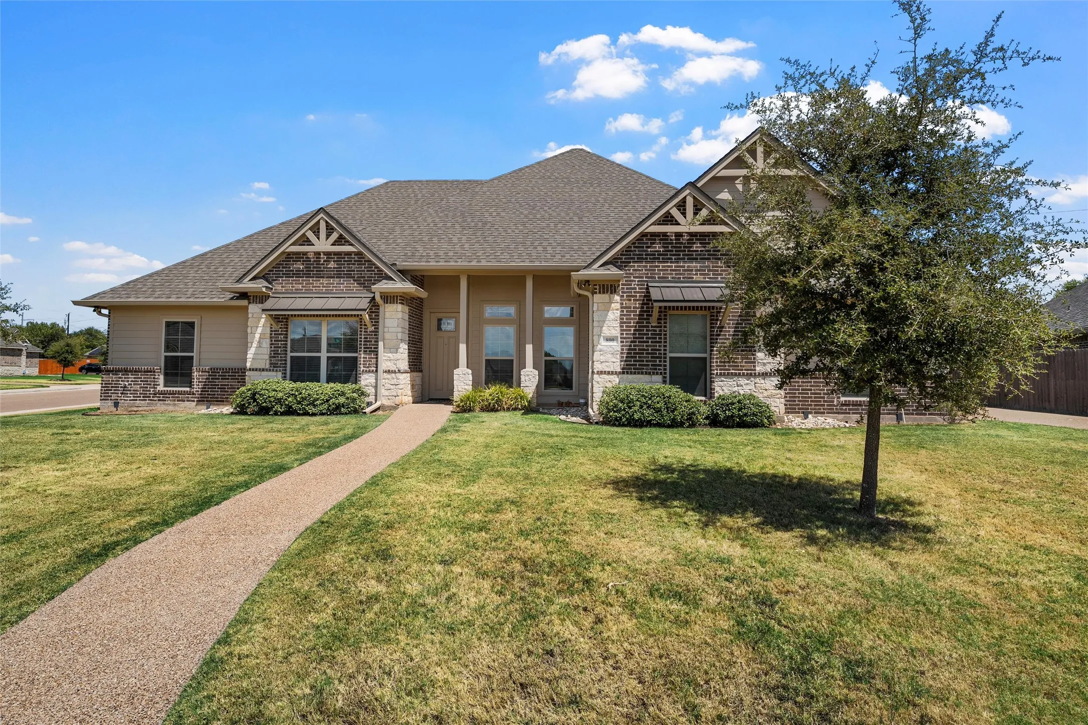 Single Family Residence For Sale in Mc Lennan County , 800 Gallant Fox Road, Hewitt, Texas 76643, 4 Bedroom, 3 Bathroom, 2 Garage spaces, 2,197 Sqft, built in 2020, mls#21377809, Real Estate Agent in Hewitt, Homes For Sale in Mc Lennan county, Homes For Sale in Hewitt, Realtor in Hewitt Texas, Real Estate Brokerage Independent Realty Texas, Luminita Cordes Realtor