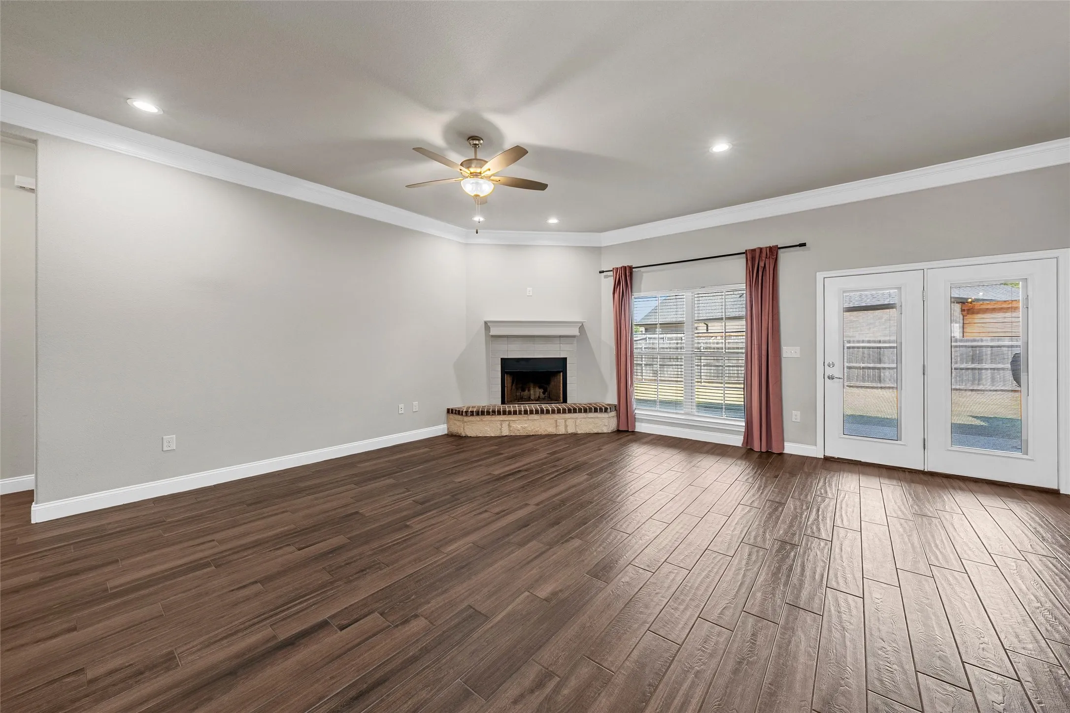 Single Family Residence For Sale in Mc Lennan County , 800 Gallant Fox Road, Hewitt, Texas 76643, 4 Bedroom, 3 Bathroom, 2 Garage spaces, 2,197 Sqft, built in 2020, mls#21377809, Real Estate Agent in Hewitt, Homes For Sale in Mc Lennan county, Homes For Sale in Hewitt, Realtor in Hewitt Texas, Real Estate Brokerage Independent Realty Texas, Luminita Cordes Realtor