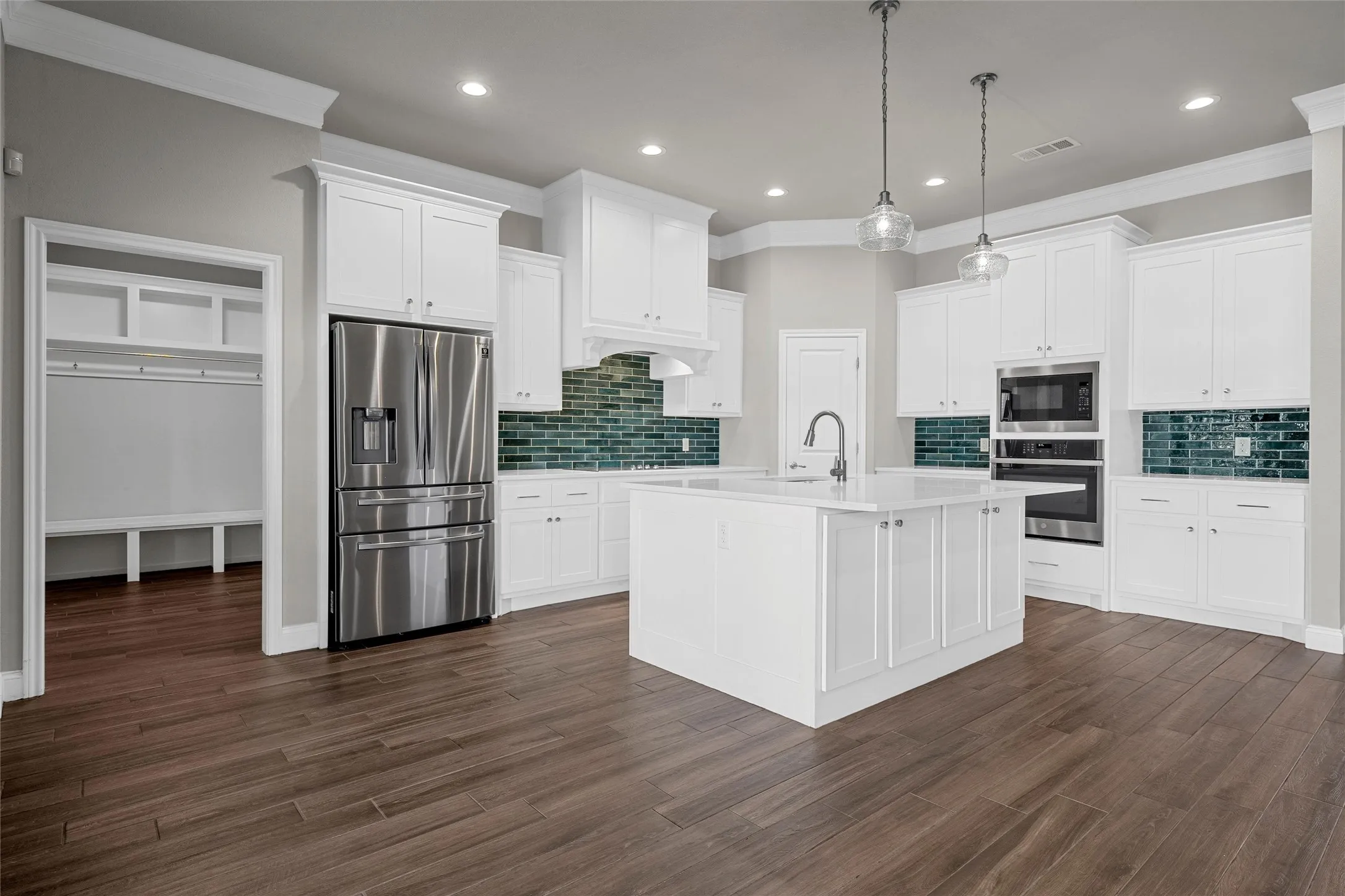 Single Family Residence For Sale in Mc Lennan County , 800 Gallant Fox Road, Hewitt, Texas 76643, 4 Bedroom, 3 Bathroom, 2 Garage spaces, 2,197 Sqft, built in 2020, mls#21377809, Real Estate Agent in Hewitt, Homes For Sale in Mc Lennan county, Homes For Sale in Hewitt, Realtor in Hewitt Texas, Real Estate Brokerage Independent Realty Texas, Luminita Cordes Realtor