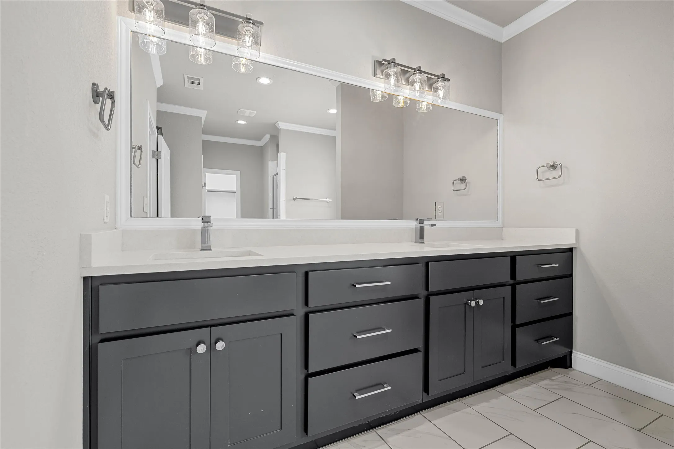 Single Family Residence For Sale in Mc Lennan County , 800 Gallant Fox Road, Hewitt, Texas 76643, 4 Bedroom, 3 Bathroom, 2 Garage spaces, 2,197 Sqft, built in 2020, mls#21377809, Real Estate Agent in Hewitt, Homes For Sale in Mc Lennan county, Homes For Sale in Hewitt, Realtor in Hewitt Texas, Real Estate Brokerage Independent Realty Texas, Luminita Cordes Realtor