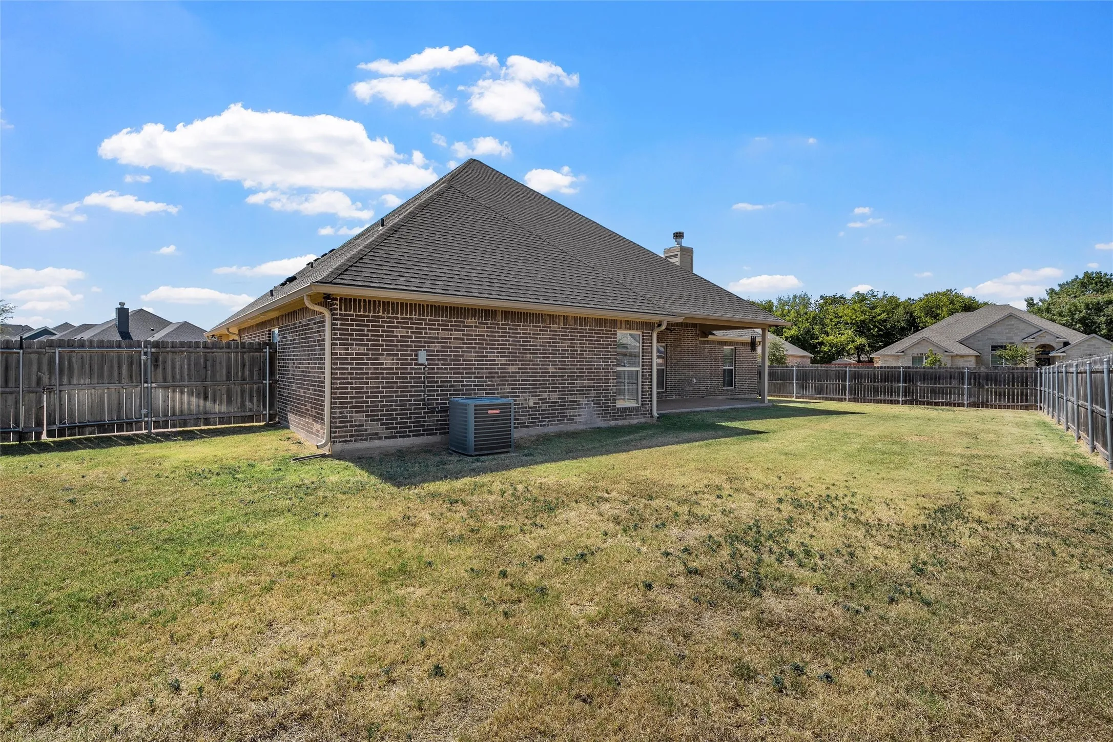 Single Family Residence For Sale in Mc Lennan County , 800 Gallant Fox Road, Hewitt, Texas 76643, 4 Bedroom, 3 Bathroom, 2 Garage spaces, 2,197 Sqft, built in 2020, mls#21377809, Real Estate Agent in Hewitt, Homes For Sale in Mc Lennan county, Homes For Sale in Hewitt, Realtor in Hewitt Texas, Real Estate Brokerage Independent Realty Texas, Luminita Cordes Realtor