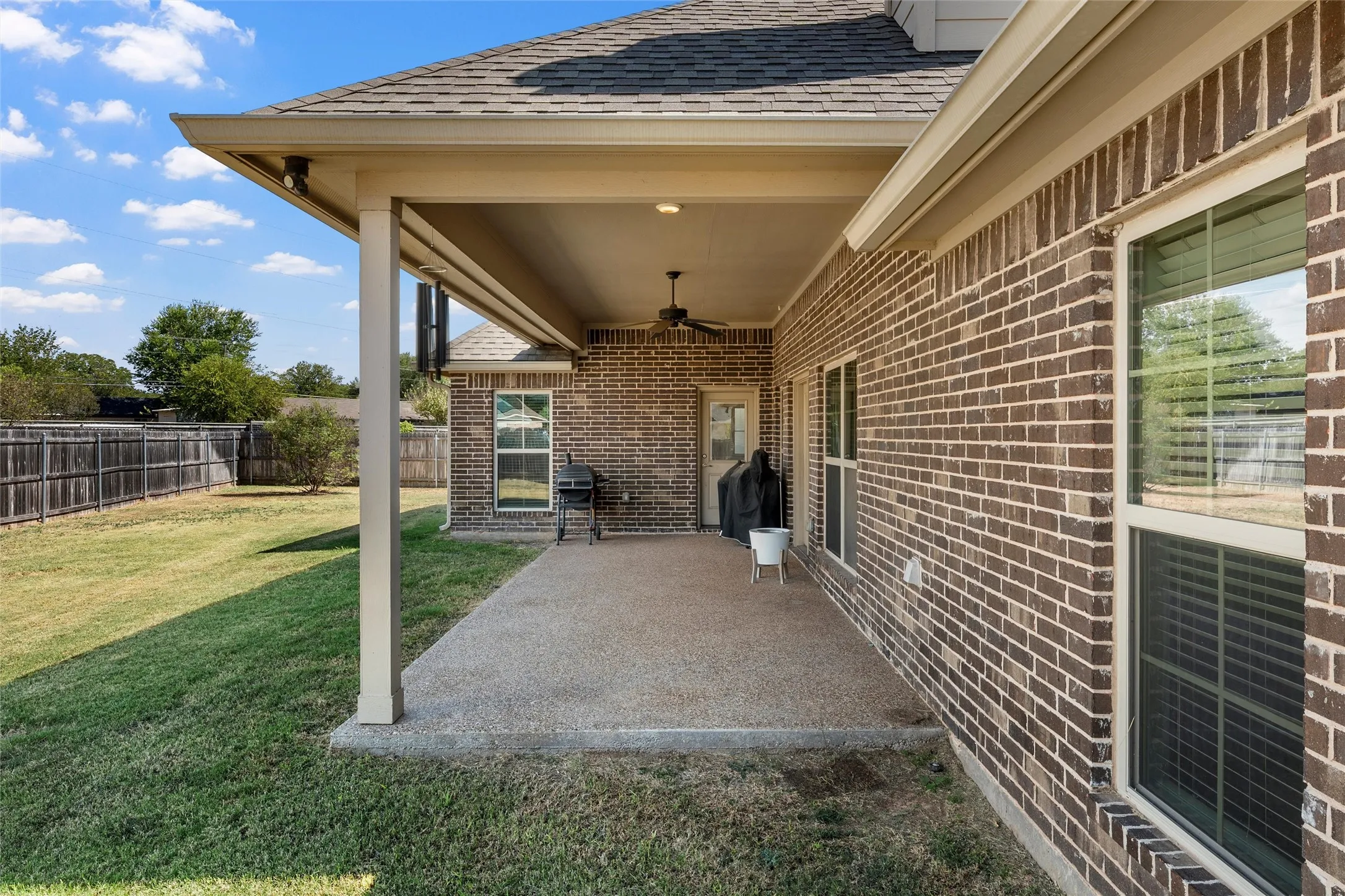 Single Family Residence For Sale in Mc Lennan County , 800 Gallant Fox Road, Hewitt, Texas 76643, 4 Bedroom, 3 Bathroom, 2 Garage spaces, 2,197 Sqft, built in 2020, mls#21377809, Real Estate Agent in Hewitt, Homes For Sale in Mc Lennan county, Homes For Sale in Hewitt, Realtor in Hewitt Texas, Real Estate Brokerage Independent Realty Texas, Luminita Cordes Realtor