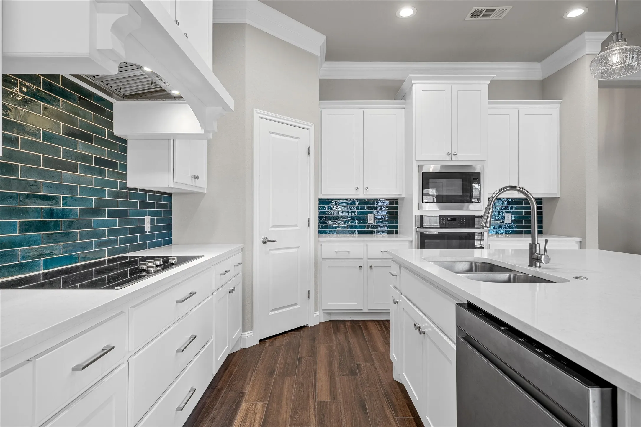 Single Family Residence For Sale in Mc Lennan County , 800 Gallant Fox Road, Hewitt, Texas 76643, 4 Bedroom, 3 Bathroom, 2 Garage spaces, 2,197 Sqft, built in 2020, mls#21377809, Real Estate Agent in Hewitt, Homes For Sale in Mc Lennan county, Homes For Sale in Hewitt, Realtor in Hewitt Texas, Real Estate Brokerage Independent Realty Texas, Luminita Cordes Realtor
