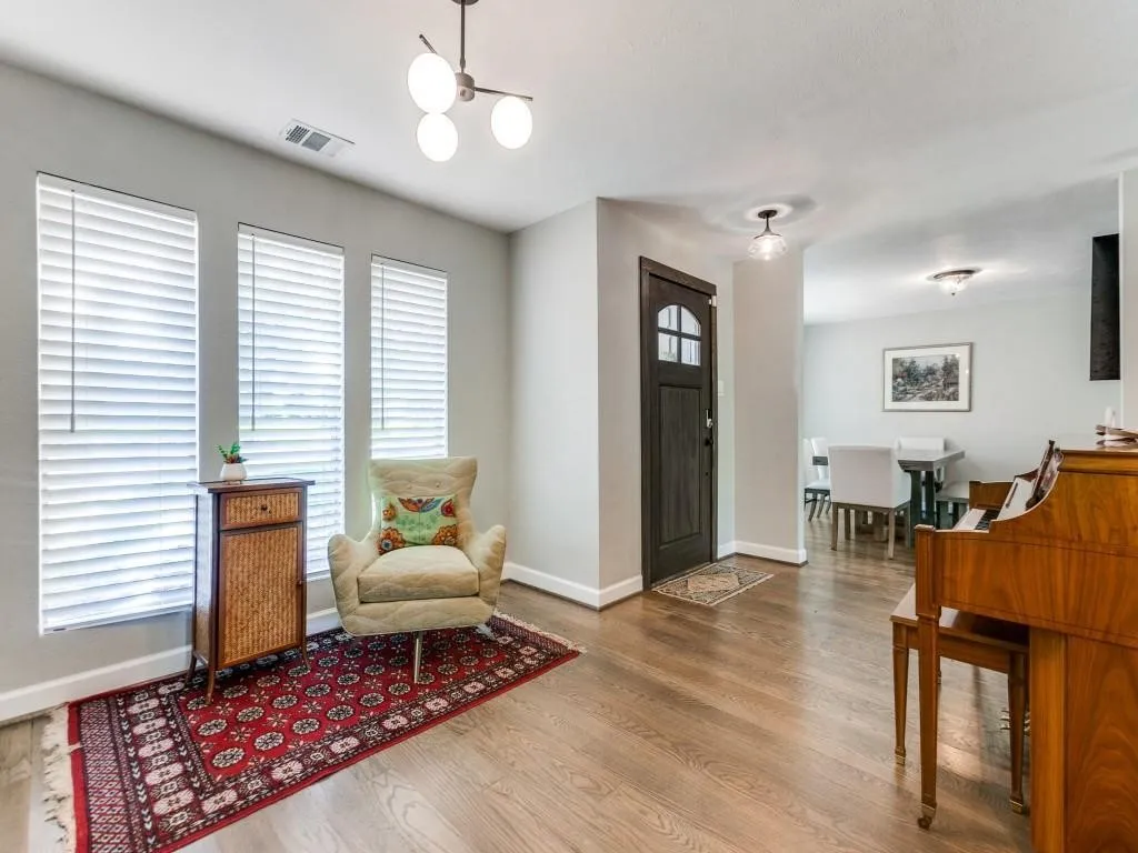 Single Family Residence For Sale in Dallas County , 12235 Treeview Lane, Farmers Branch, Texas 75234, 4 Bedroom, 4 Bathroom, 2 Garage spaces, 2,422 Sqft, built in 1963, mls#21377886, Real Estate Agent in Farmers Branch, Homes For Sale in Dallas county, Homes For Sale in Farmers Branch, Realtor in Farmers Branch Texas, Real Estate Brokerage Independent Realty Texas, Luminita Cordes Realtor