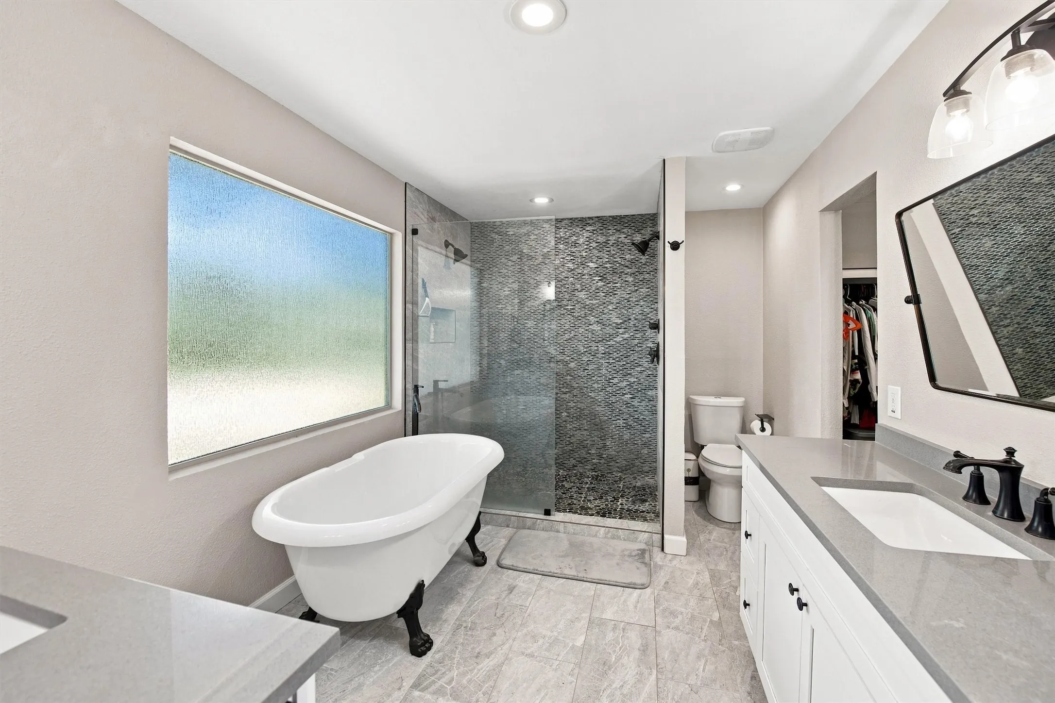 Single Family Residence For Sale in Dallas County , 12235 Treeview Lane, Farmers Branch, Texas 75234, 4 Bedroom, 4 Bathroom, 2 Garage spaces, 2,422 Sqft, built in 1963, mls#21377886, Real Estate Agent in Farmers Branch, Homes For Sale in Dallas county, Homes For Sale in Farmers Branch, Realtor in Farmers Branch Texas, Real Estate Brokerage Independent Realty Texas, Luminita Cordes Realtor
