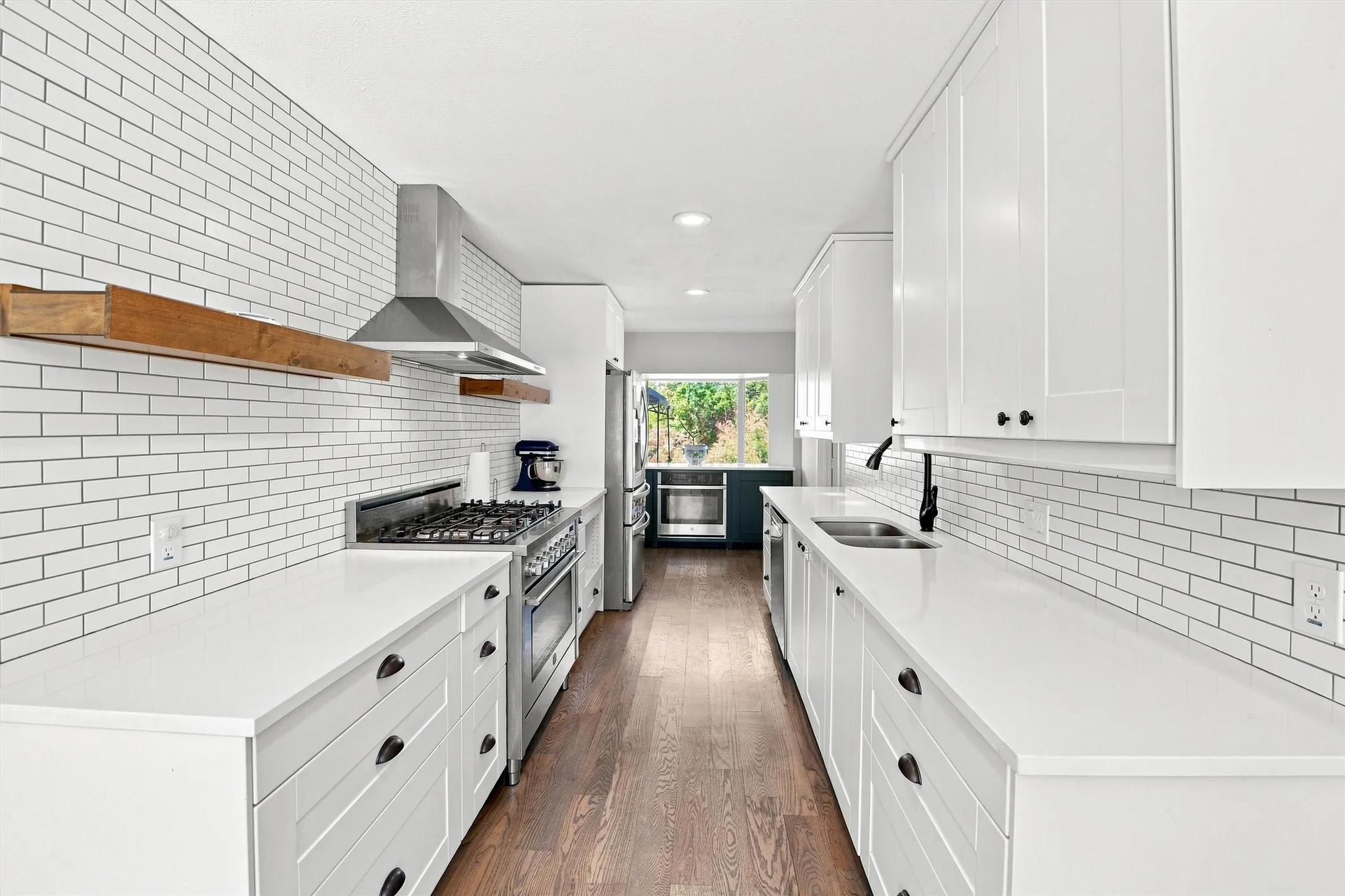 Single Family Residence For Sale in Dallas County , 12235 Treeview Lane, Farmers Branch, Texas 75234, 4 Bedroom, 4 Bathroom, 2 Garage spaces, 2,422 Sqft, built in 1963, mls#21377886, Real Estate Agent in Farmers Branch, Homes For Sale in Dallas county, Homes For Sale in Farmers Branch, Realtor in Farmers Branch Texas, Real Estate Brokerage Independent Realty Texas, Luminita Cordes Realtor