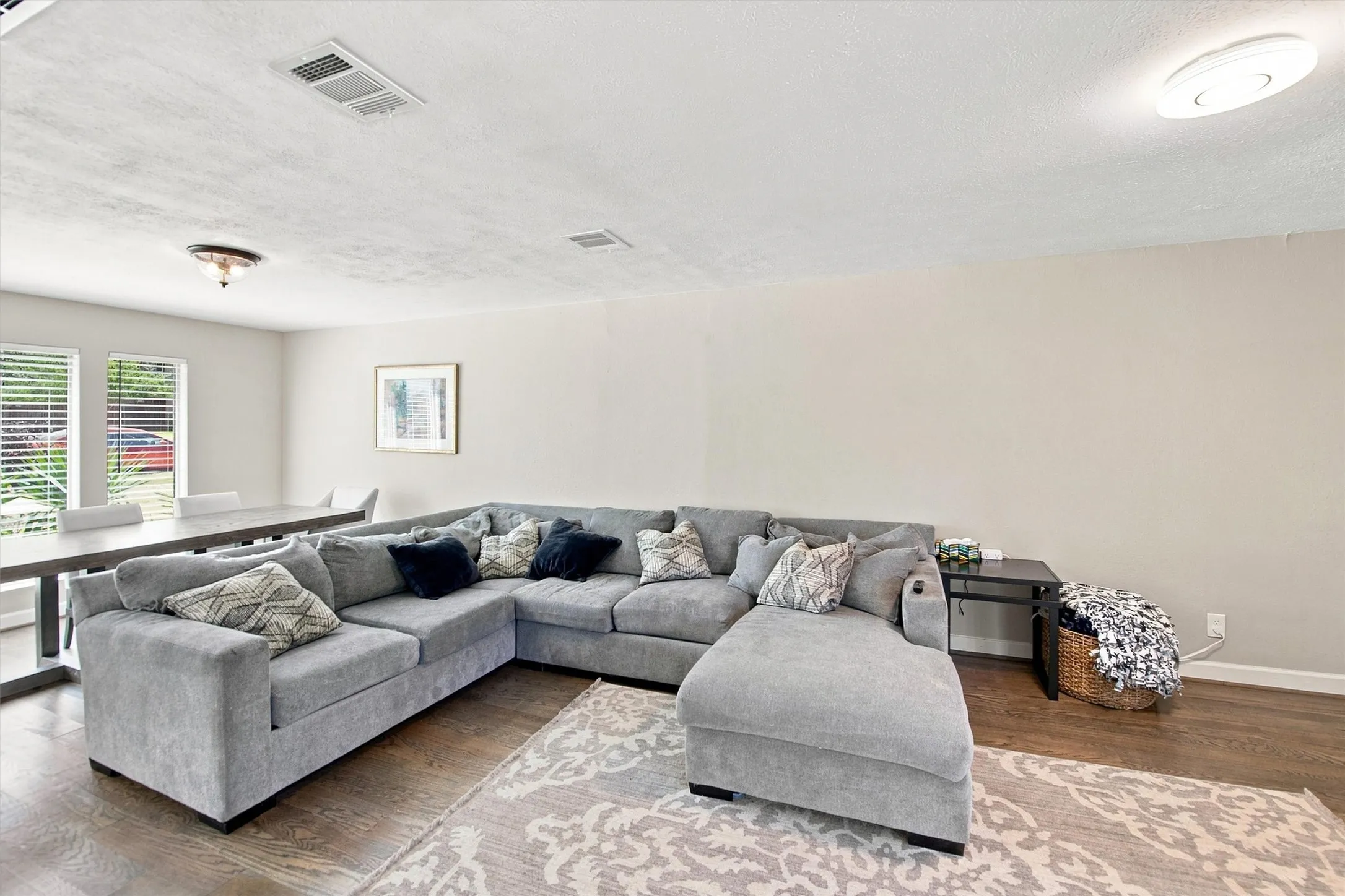 Single Family Residence For Sale in Dallas County , 12235 Treeview Lane, Farmers Branch, Texas 75234, 4 Bedroom, 4 Bathroom, 2 Garage spaces, 2,422 Sqft, built in 1963, mls#21377886, Real Estate Agent in Farmers Branch, Homes For Sale in Dallas county, Homes For Sale in Farmers Branch, Realtor in Farmers Branch Texas, Real Estate Brokerage Independent Realty Texas, Luminita Cordes Realtor