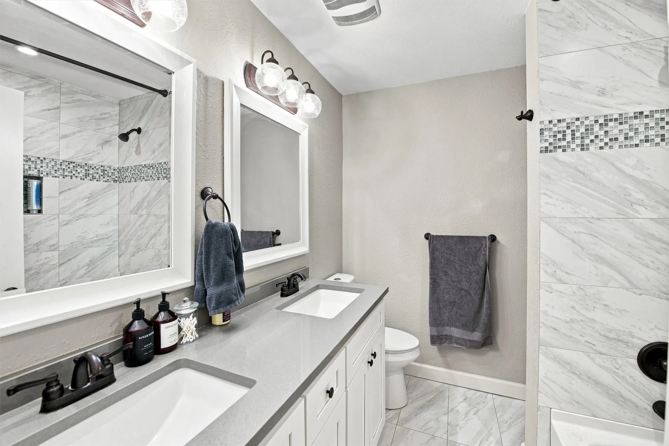 Single Family Residence For Sale in Dallas County , 12235 Treeview Lane, Farmers Branch, Texas 75234, 4 Bedroom, 4 Bathroom, 2 Garage spaces, 2,422 Sqft, built in 1963, mls#21377886, Real Estate Agent in Farmers Branch, Homes For Sale in Dallas county, Homes For Sale in Farmers Branch, Realtor in Farmers Branch Texas, Real Estate Brokerage Independent Realty Texas, Luminita Cordes Realtor
