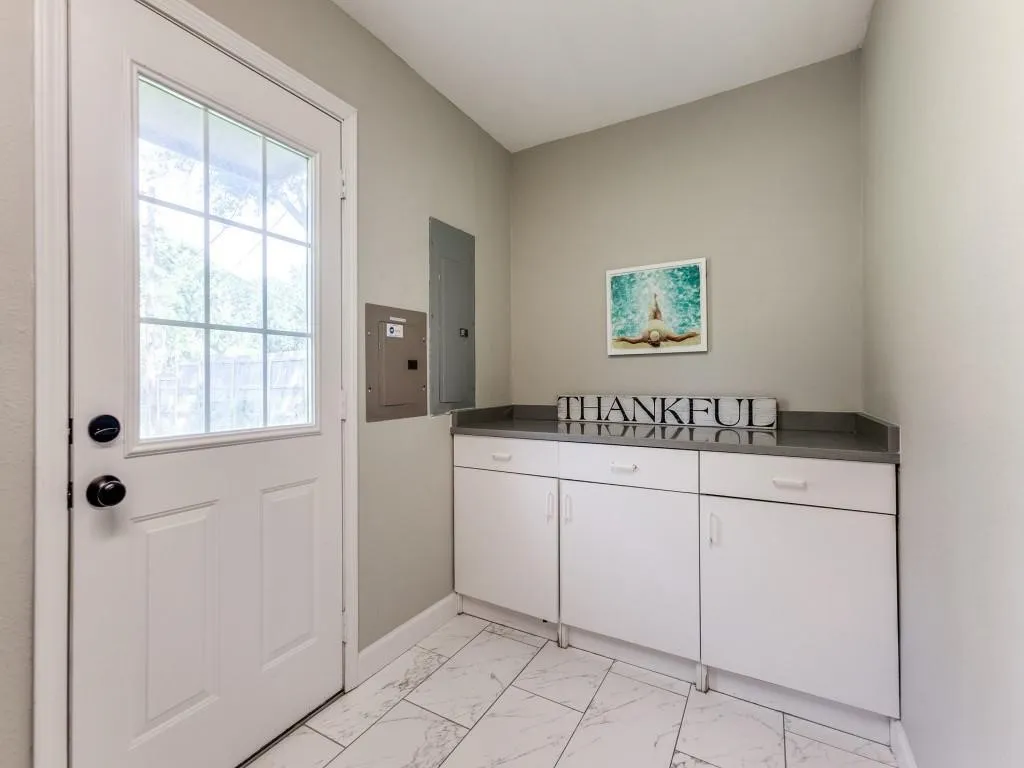 Single Family Residence For Sale in Dallas County , 12235 Treeview Lane, Farmers Branch, Texas 75234, 4 Bedroom, 4 Bathroom, 2 Garage spaces, 2,422 Sqft, built in 1963, mls#21377886, Real Estate Agent in Farmers Branch, Homes For Sale in Dallas county, Homes For Sale in Farmers Branch, Realtor in Farmers Branch Texas, Real Estate Brokerage Independent Realty Texas, Luminita Cordes Realtor