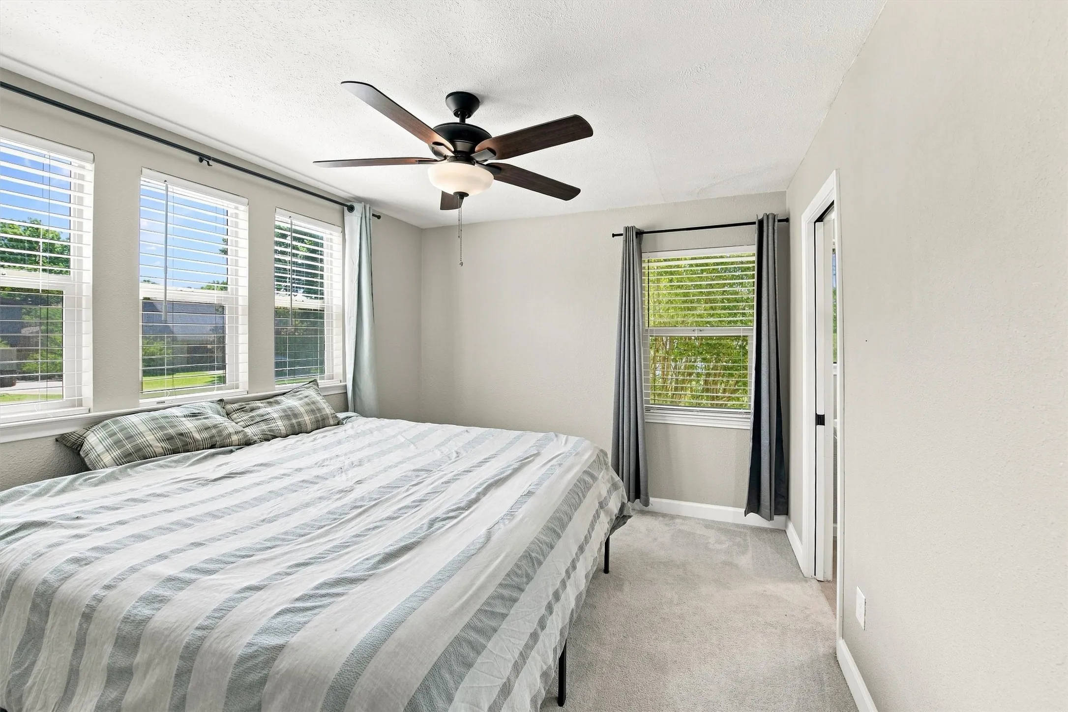 Single Family Residence For Sale in Dallas County , 12235 Treeview Lane, Farmers Branch, Texas 75234, 4 Bedroom, 4 Bathroom, 2 Garage spaces, 2,422 Sqft, built in 1963, mls#21377886, Real Estate Agent in Farmers Branch, Homes For Sale in Dallas county, Homes For Sale in Farmers Branch, Realtor in Farmers Branch Texas, Real Estate Brokerage Independent Realty Texas, Luminita Cordes Realtor
