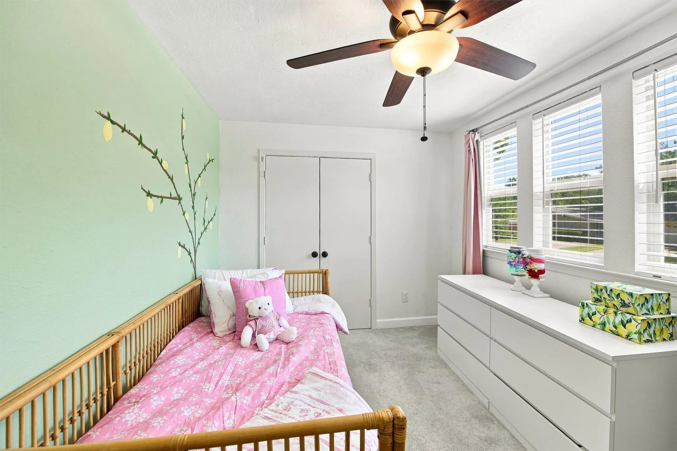 Single Family Residence For Sale in Dallas County , 12235 Treeview Lane, Farmers Branch, Texas 75234, 4 Bedroom, 4 Bathroom, 2 Garage spaces, 2,422 Sqft, built in 1963, mls#21377886, Real Estate Agent in Farmers Branch, Homes For Sale in Dallas county, Homes For Sale in Farmers Branch, Realtor in Farmers Branch Texas, Real Estate Brokerage Independent Realty Texas, Luminita Cordes Realtor