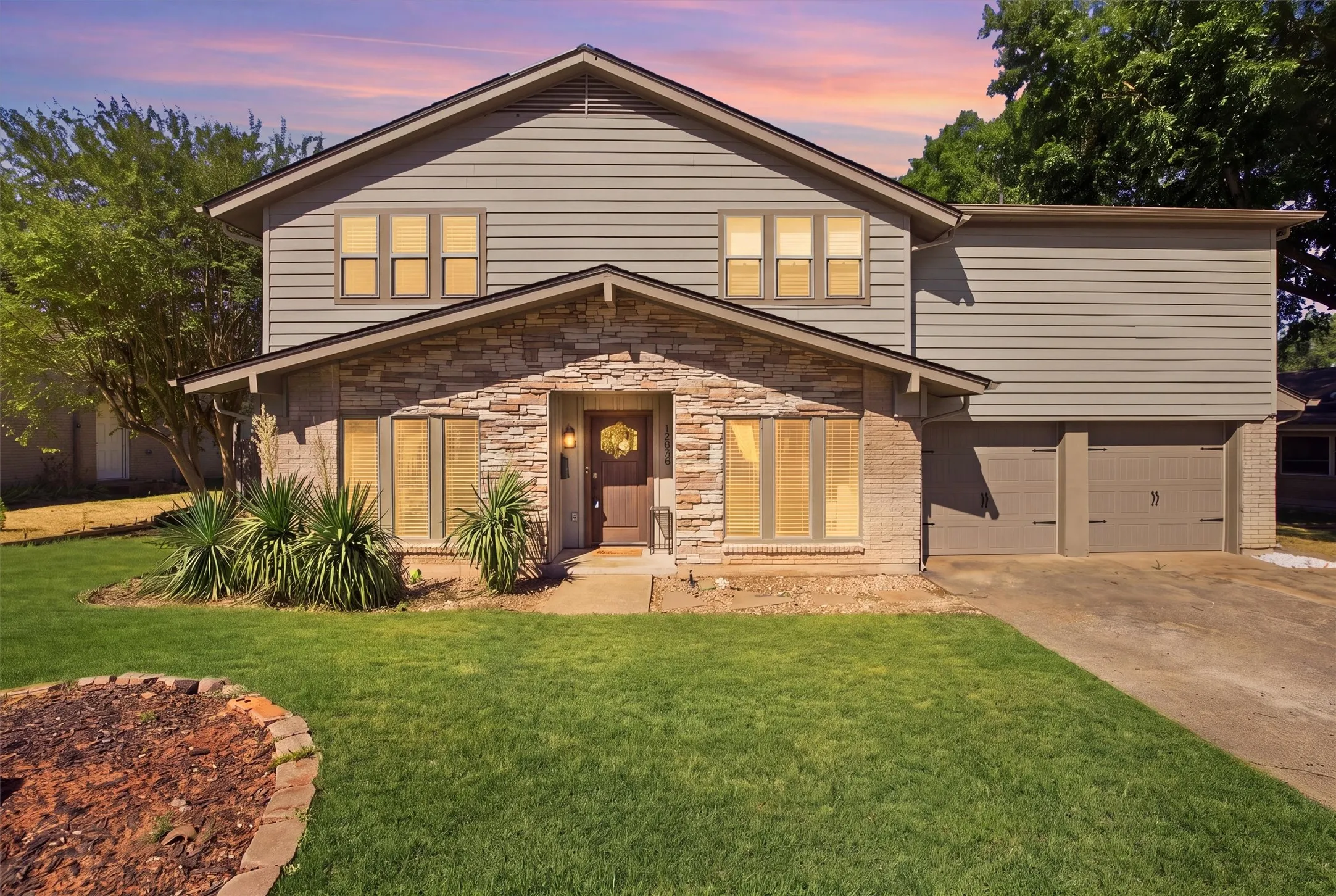 Single Family Residence For Sale in Dallas County , 12235 Treeview Lane, Farmers Branch, Texas 75234, 4 Bedroom, 4 Bathroom, 2 Garage spaces, 2,422 Sqft, built in 1963, mls#21377886, Real Estate Agent in Farmers Branch, Homes For Sale in Dallas county, Homes For Sale in Farmers Branch, Realtor in Farmers Branch Texas, Real Estate Brokerage Independent Realty Texas, Luminita Cordes Realtor