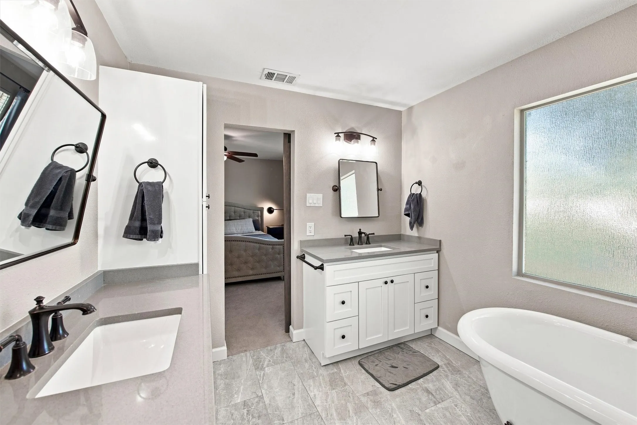 Single Family Residence For Sale in Dallas County , 12235 Treeview Lane, Farmers Branch, Texas 75234, 4 Bedroom, 4 Bathroom, 2 Garage spaces, 2,422 Sqft, built in 1963, mls#21377886, Real Estate Agent in Farmers Branch, Homes For Sale in Dallas county, Homes For Sale in Farmers Branch, Realtor in Farmers Branch Texas, Real Estate Brokerage Independent Realty Texas, Luminita Cordes Realtor