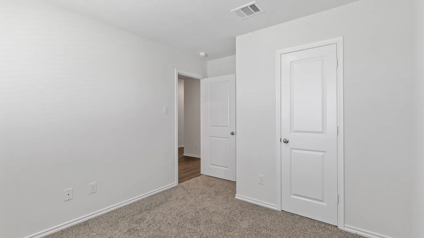 Recessed ceiling light, neutral wall finish, wall-to-wall carpeting, white interior doors, and a ceiling vent
