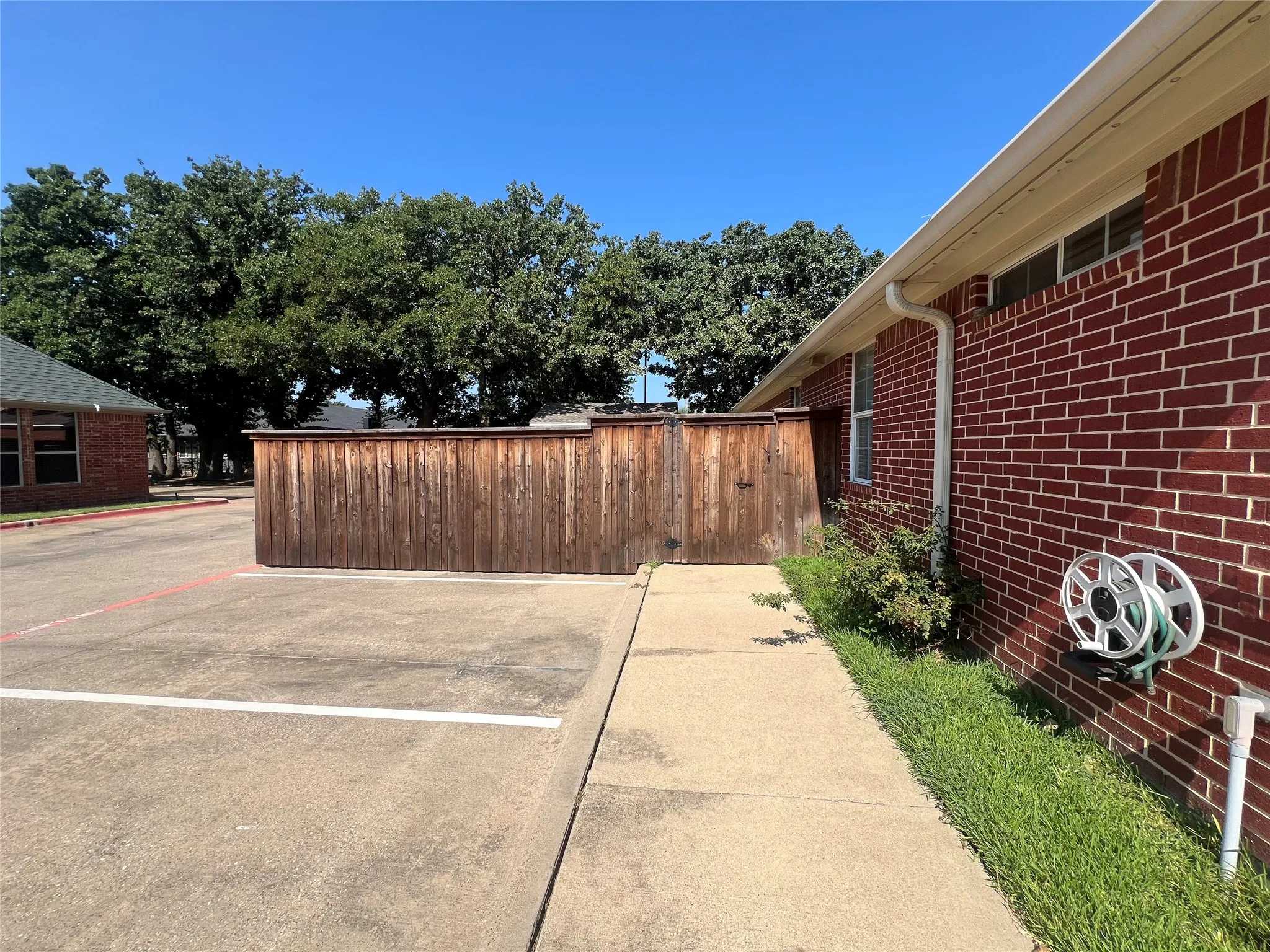 Office For Sale in Tarrant County , 2550 Legacy Point Drive, Arlington, Texas 76006, 0, 0, Garage spaces, 0 Sqft, built in 2004, mls#21377473, Real Estate Agent in Arlington, Homes For Sale in Tarrant county, Homes For Sale in Arlington, Realtor in Arlington Texas, Real Estate Brokerage Independent Realty Texas, Luminita Cordes Realtor