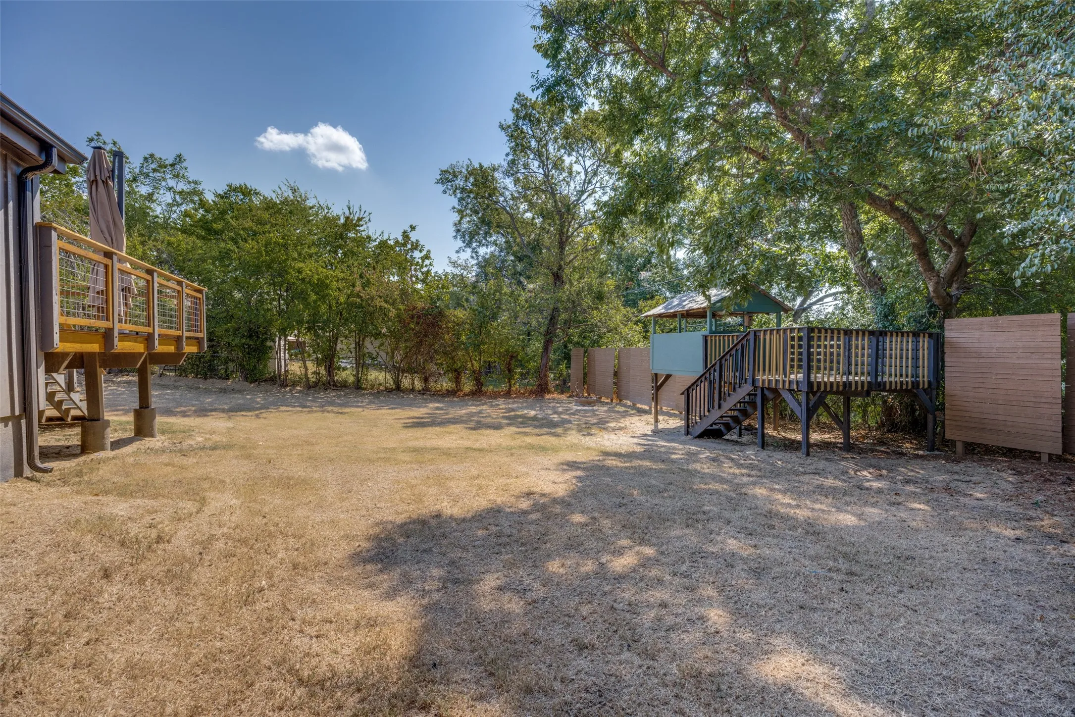 Single Family Residence For Sale in Grayson County , 1530 W Chestnut Street, Denison, Texas 75020, 2 Bedroom, 1 Bathroom, Garage spaces, 908 Sqft, built in 1940, mls#21365141, Real Estate Agent in Denison, Homes For Sale in Grayson county, Homes For Sale in Denison, Realtor in Denison Texas, Real Estate Brokerage Independent Realty Texas, Luminita Cordes Realtor
