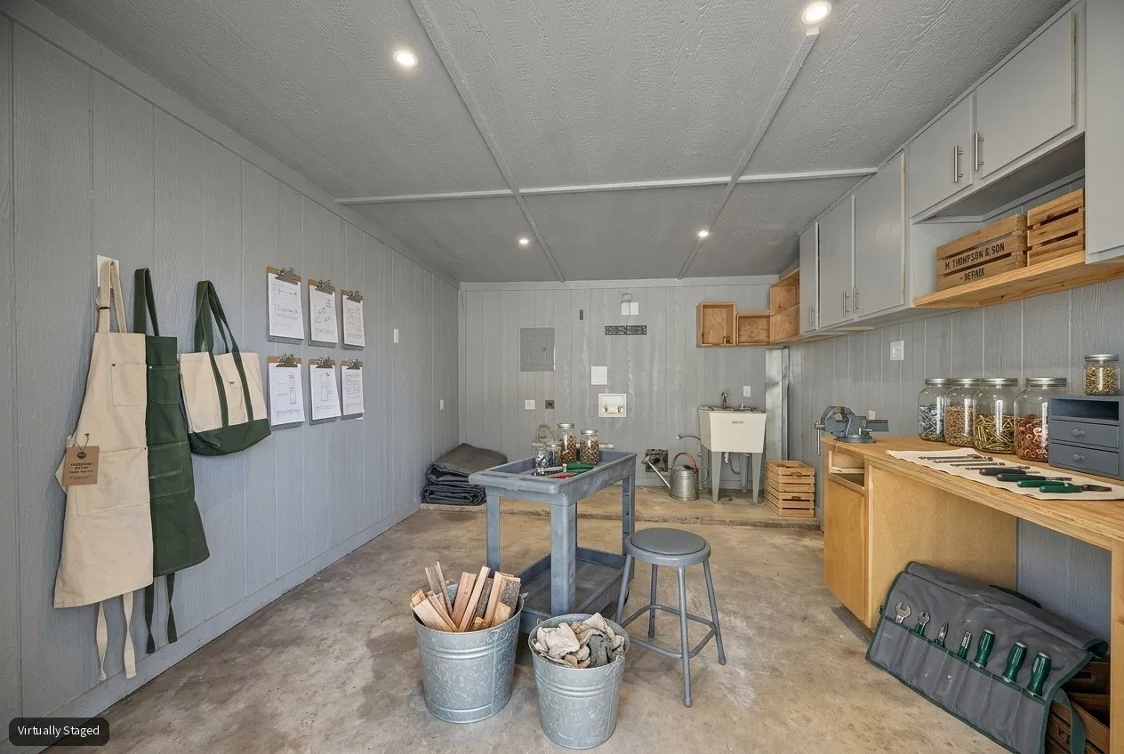 Single Family Residence For Sale in Grayson County , 1530 W Chestnut Street, Denison, Texas 75020, 2 Bedroom, 1 Bathroom, Garage spaces, 908 Sqft, built in 1940, mls#21365141, Real Estate Agent in Denison, Homes For Sale in Grayson county, Homes For Sale in Denison, Realtor in Denison Texas, Real Estate Brokerage Independent Realty Texas, Luminita Cordes Realtor