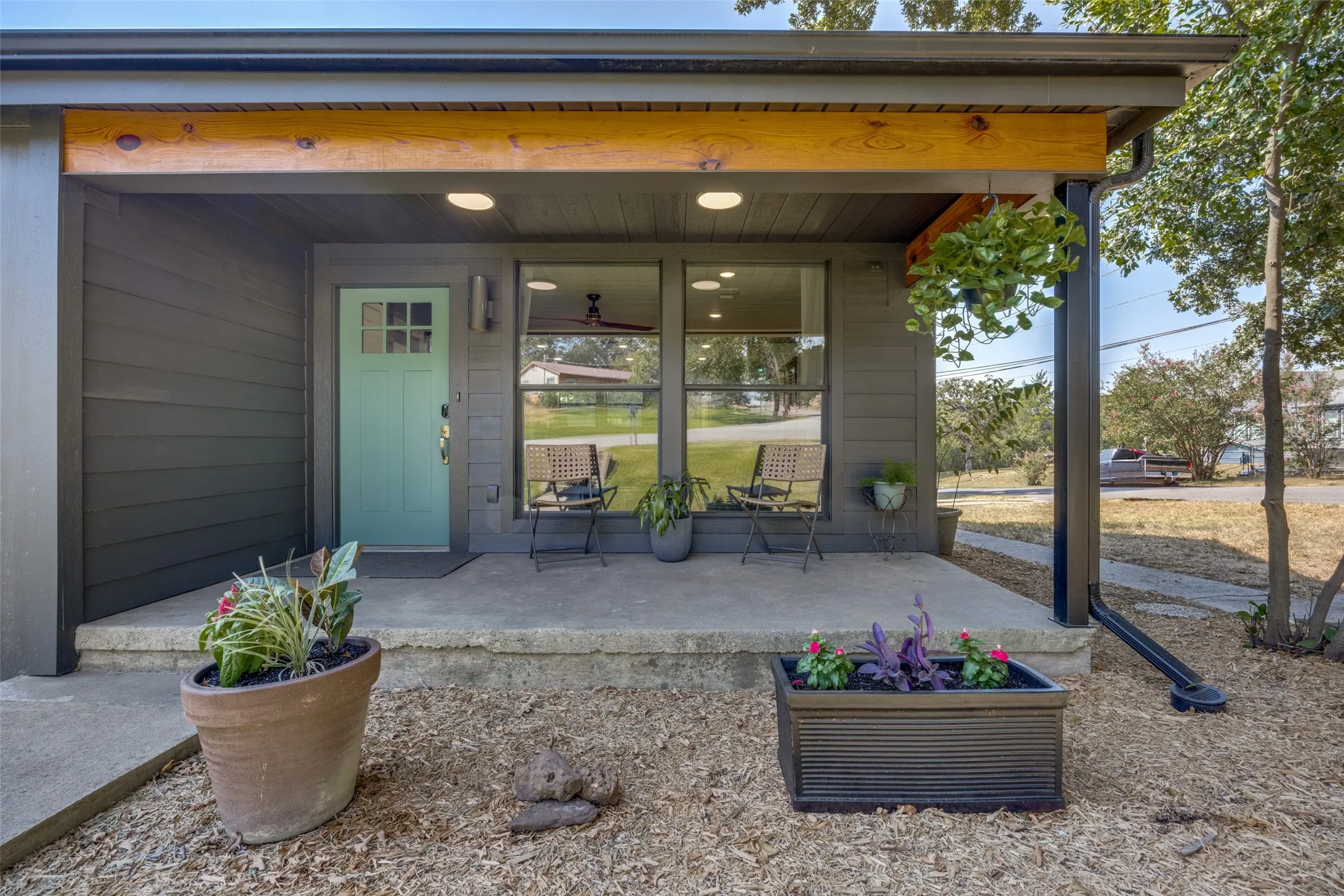 Single Family Residence For Sale in Grayson County , 1530 W Chestnut Street, Denison, Texas 75020, 2 Bedroom, 1 Bathroom, Garage spaces, 908 Sqft, built in 1940, mls#21365141, Real Estate Agent in Denison, Homes For Sale in Grayson county, Homes For Sale in Denison, Realtor in Denison Texas, Real Estate Brokerage Independent Realty Texas, Luminita Cordes Realtor