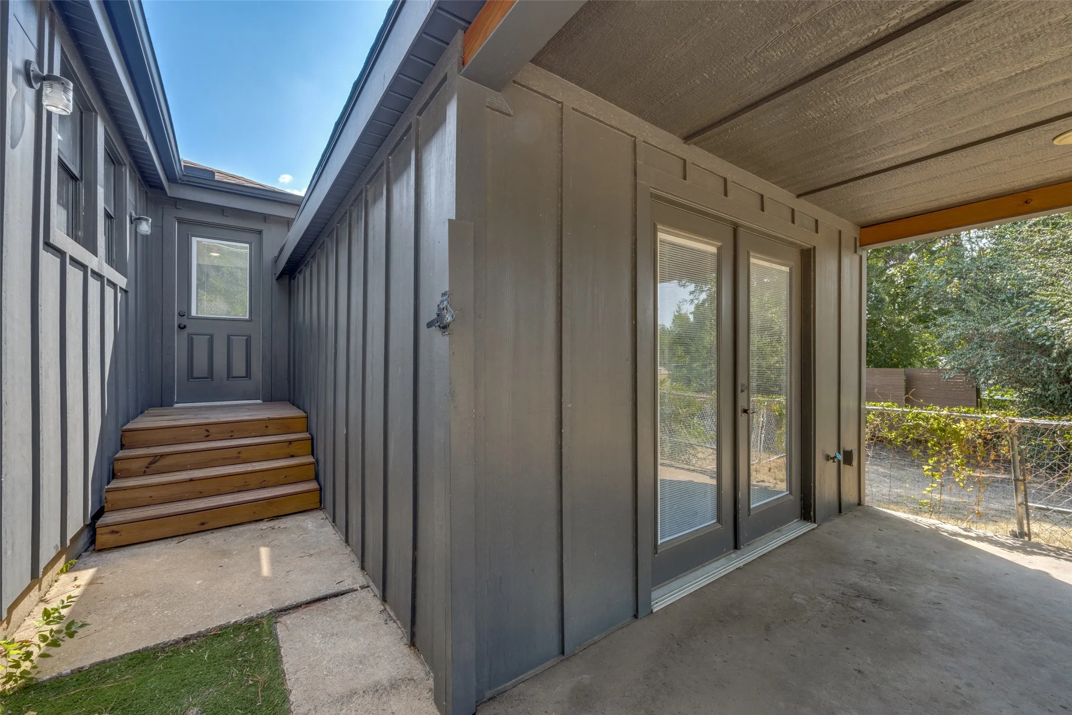 Single Family Residence For Sale in Grayson County , 1530 W Chestnut Street, Denison, Texas 75020, 2 Bedroom, 1 Bathroom, Garage spaces, 908 Sqft, built in 1940, mls#21365141, Real Estate Agent in Denison, Homes For Sale in Grayson county, Homes For Sale in Denison, Realtor in Denison Texas, Real Estate Brokerage Independent Realty Texas, Luminita Cordes Realtor