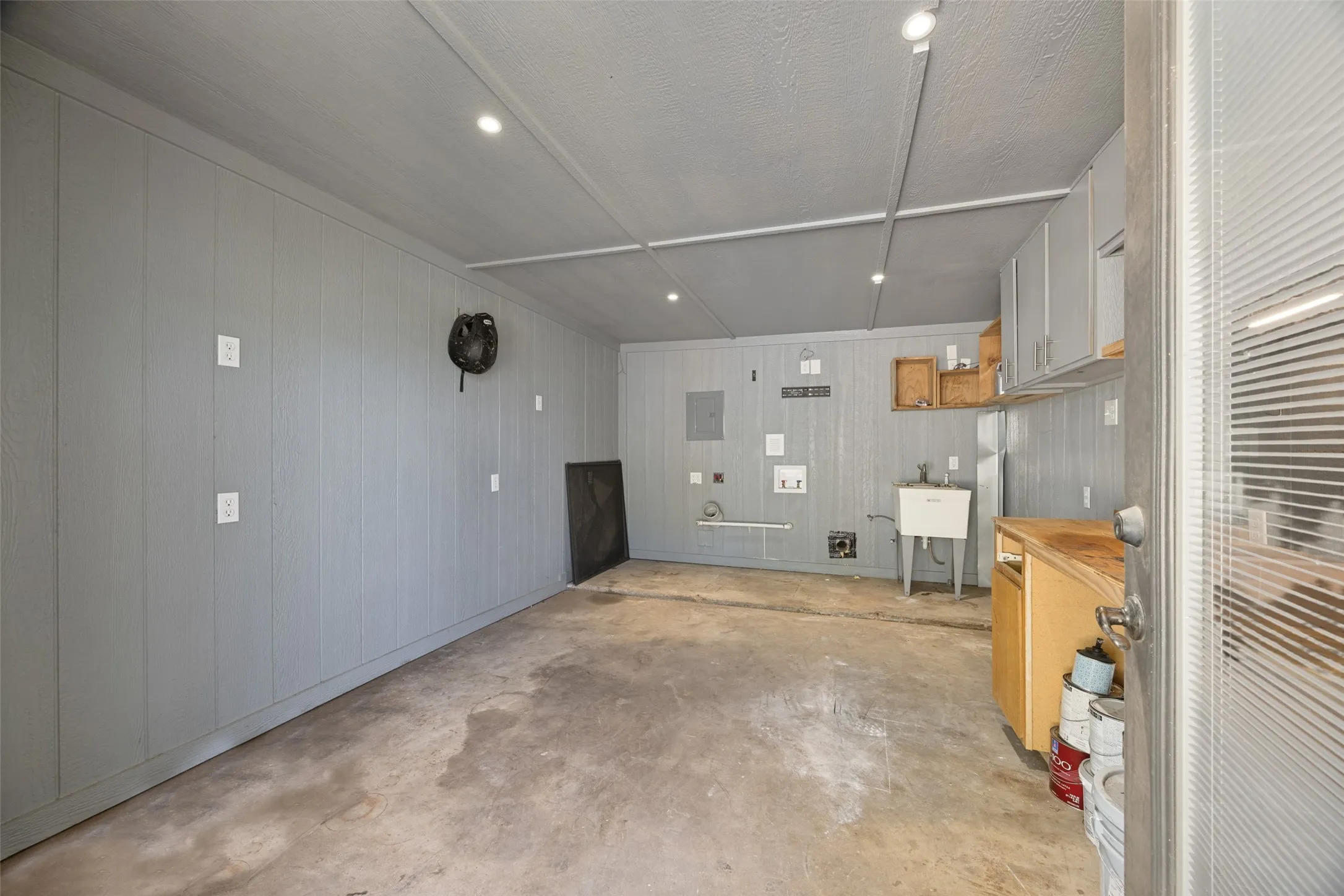 Single Family Residence For Sale in Grayson County , 1530 W Chestnut Street, Denison, Texas 75020, 2 Bedroom, 1 Bathroom, Garage spaces, 908 Sqft, built in 1940, mls#21365141, Real Estate Agent in Denison, Homes For Sale in Grayson county, Homes For Sale in Denison, Realtor in Denison Texas, Real Estate Brokerage Independent Realty Texas, Luminita Cordes Realtor