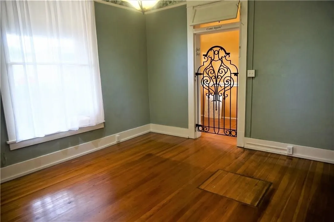 Office For Rent in Grayson County , 611 Main Street, Denison, Texas 75020, 0, 0, Garage spaces, 0 Sqft, built in 1920, mls#21377587, Real Estate Agent in Denison, Homes For Rent in Grayson county, Homes For Rent in Denison, Realtor in Denison Texas, Real Estate Brokerage Independent Realty Texas, Luminita Cordes Realtor