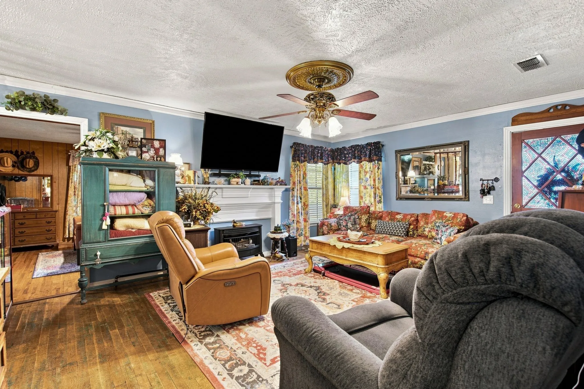Single Family Residence For Sale in Montague County , 1561 Fm 1816, Bowie, Texas 76230, 3 Bedroom, 2 Bathroom, 1 Garage spaces, 1,232 Sqft, built in 1953, mls#21377176, Real Estate Agent in Bowie, Homes For Sale in Montague county, Homes For Sale in Bowie, Realtor in Bowie Texas, Real Estate Brokerage Independent Realty Texas, Luminita Cordes Realtor