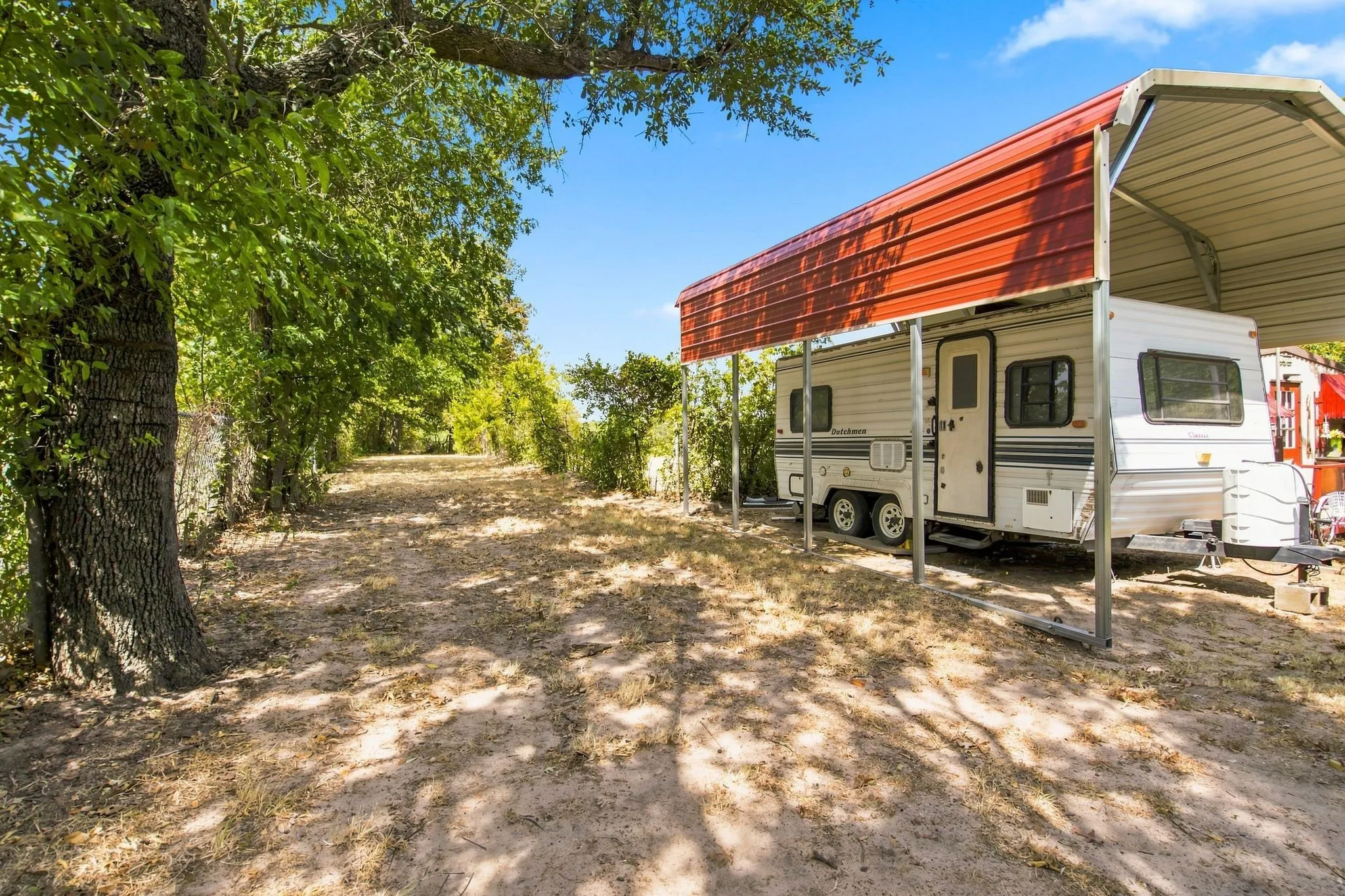 Single Family Residence For Sale in Montague County , 1561 Fm 1816, Bowie, Texas 76230, 3 Bedroom, 2 Bathroom, 1 Garage spaces, 1,232 Sqft, built in 1953, mls#21377176, Real Estate Agent in Bowie, Homes For Sale in Montague county, Homes For Sale in Bowie, Realtor in Bowie Texas, Real Estate Brokerage Independent Realty Texas, Luminita Cordes Realtor