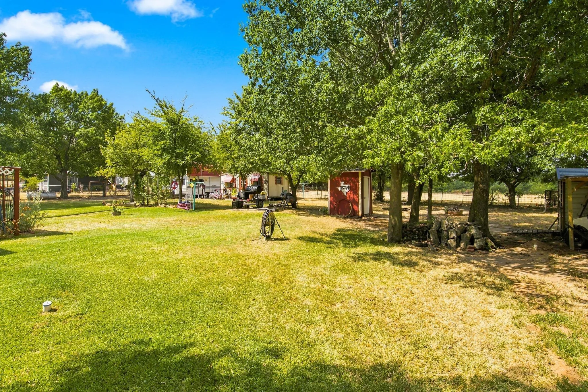 Single Family Residence For Sale in Montague County , 1561 Fm 1816, Bowie, Texas 76230, 3 Bedroom, 2 Bathroom, 1 Garage spaces, 1,232 Sqft, built in 1953, mls#21377176, Real Estate Agent in Bowie, Homes For Sale in Montague county, Homes For Sale in Bowie, Realtor in Bowie Texas, Real Estate Brokerage Independent Realty Texas, Luminita Cordes Realtor