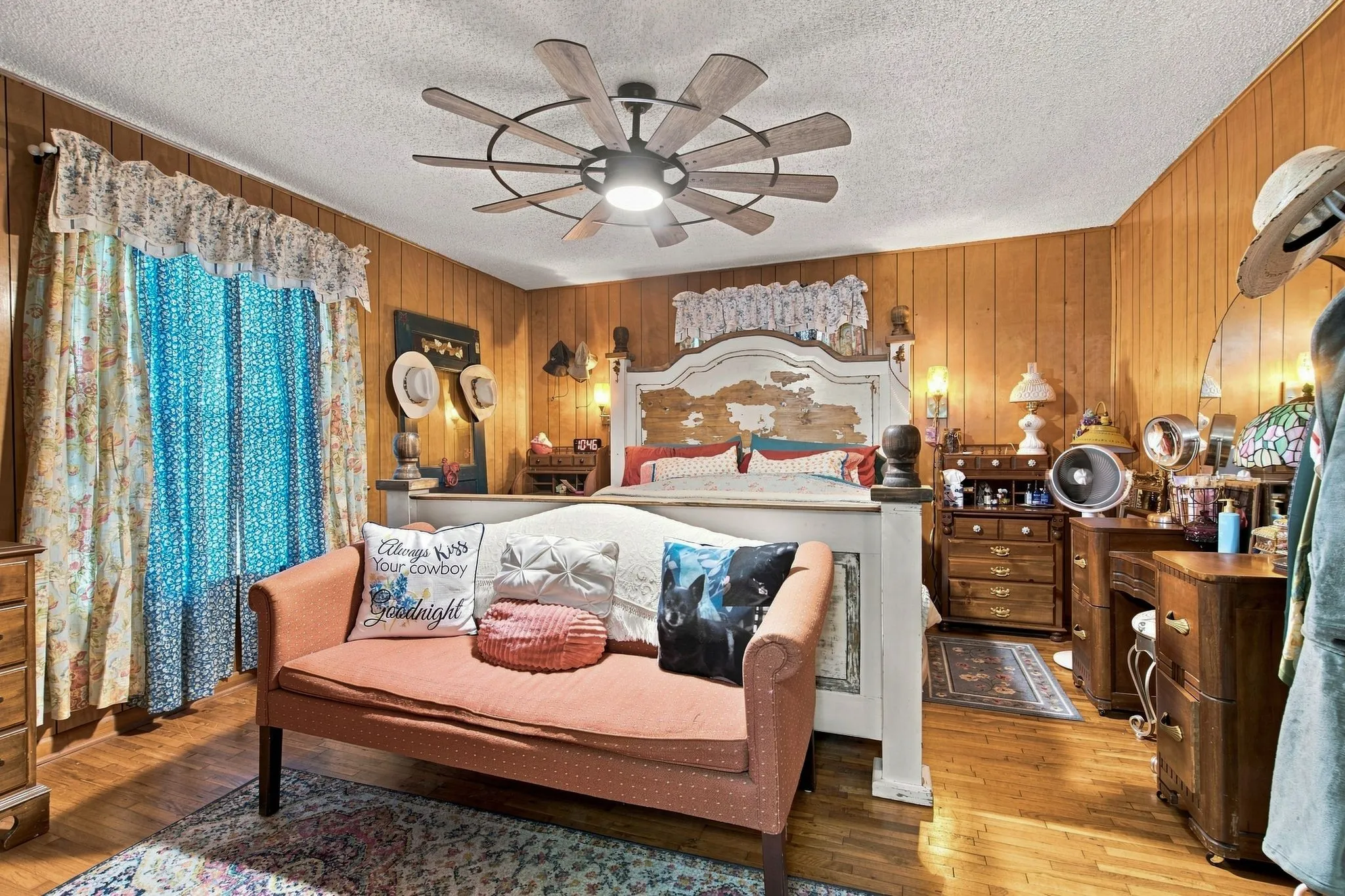 Single Family Residence For Sale in Montague County , 1561 Fm 1816, Bowie, Texas 76230, 3 Bedroom, 2 Bathroom, 1 Garage spaces, 1,232 Sqft, built in 1953, mls#21377176, Real Estate Agent in Bowie, Homes For Sale in Montague county, Homes For Sale in Bowie, Realtor in Bowie Texas, Real Estate Brokerage Independent Realty Texas, Luminita Cordes Realtor