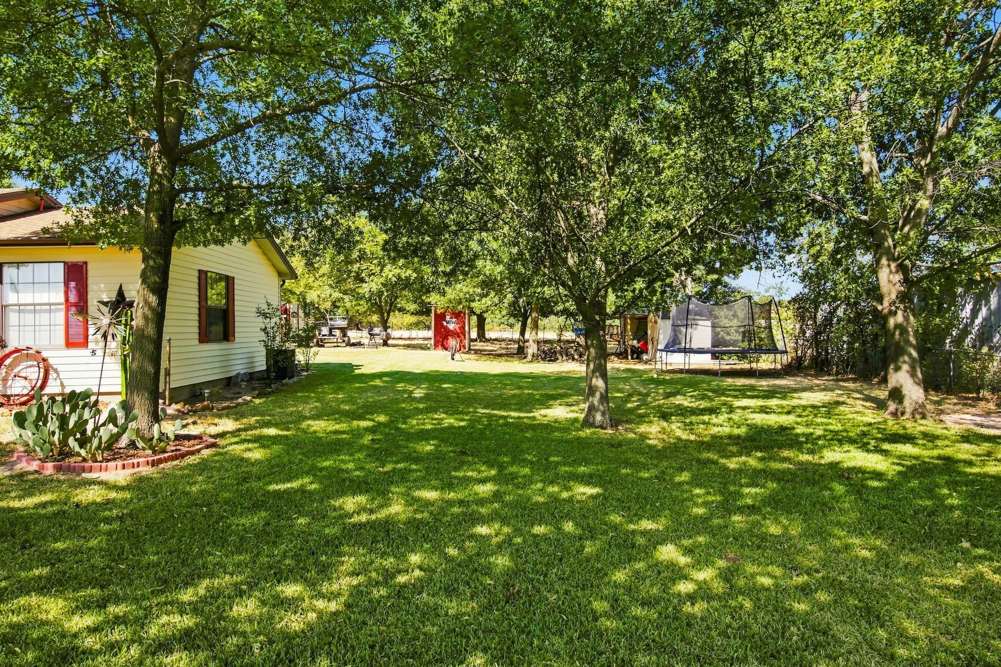 Single Family Residence For Sale in Montague County , 1561 Fm 1816, Bowie, Texas 76230, 3 Bedroom, 2 Bathroom, 1 Garage spaces, 1,232 Sqft, built in 1953, mls#21377176, Real Estate Agent in Bowie, Homes For Sale in Montague county, Homes For Sale in Bowie, Realtor in Bowie Texas, Real Estate Brokerage Independent Realty Texas, Luminita Cordes Realtor